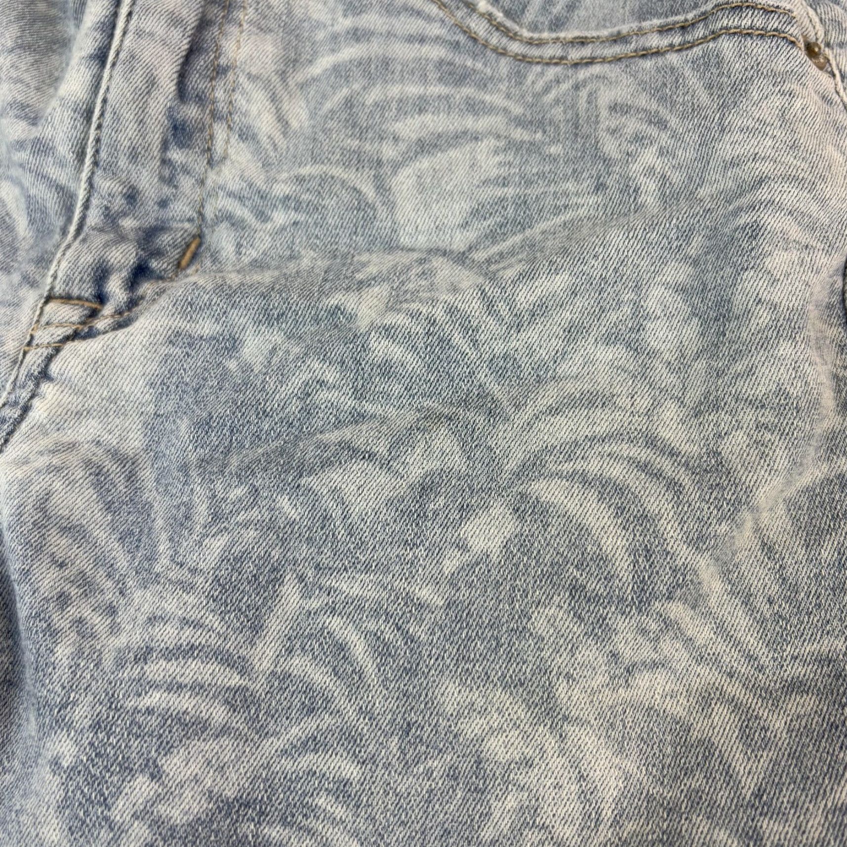 American Eagle Outfitters VINTAGE? American Eagle Shorts Womens 6 Super Hi Rise Shortie Denim Palm Print Distressed Size 28" / US 6 / IT 42 - 2 Thumbnail