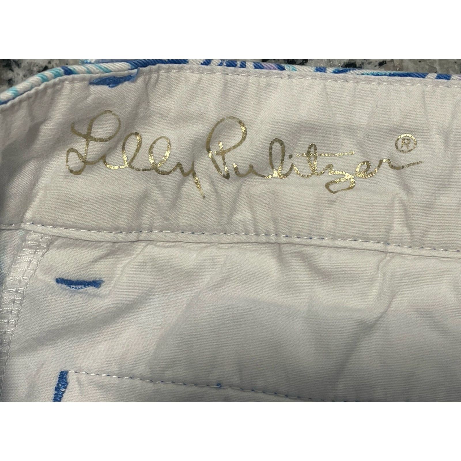 Lilly Pulitzer Lilly Pulitzer The Jayne Stretch Shorts Bennet Blue 6 Regular Inseam 6.5" Zip Button Floral Hawaiian Nautical Womens Smith? Size 28" / US 6 / IT 42 - 4 Thumbnail
