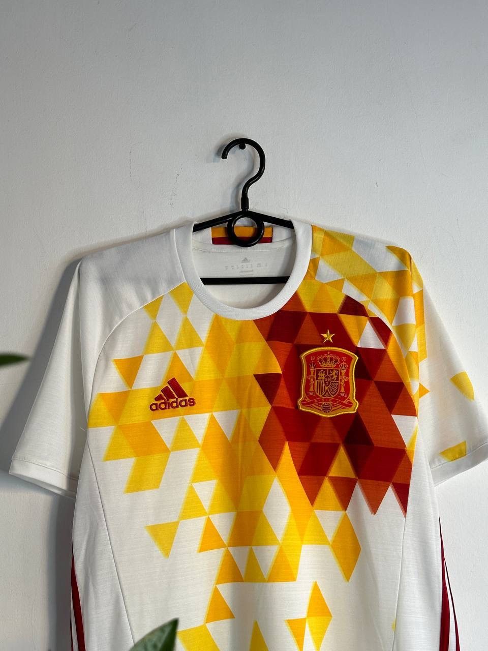 Adidas Spain National 2015-16 Away Football Shirt Size US M / EU 48-50 / 2 - 2 Thumbnail