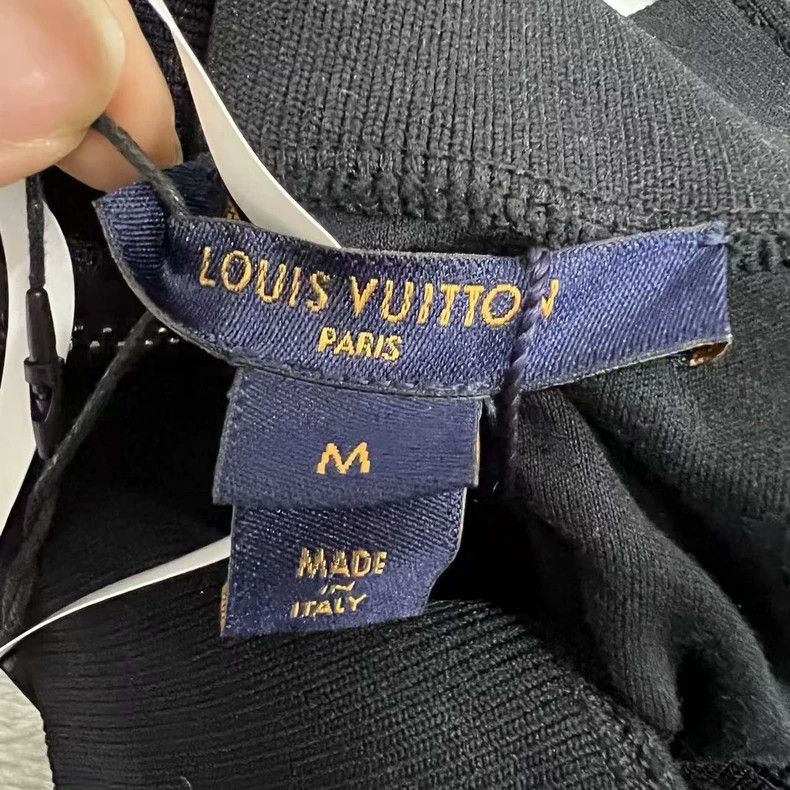 Louis Vuitton Louis Vuitton Black flocked logo vest Size US M / EU 48-50 / 2 - 6 Thumbnail