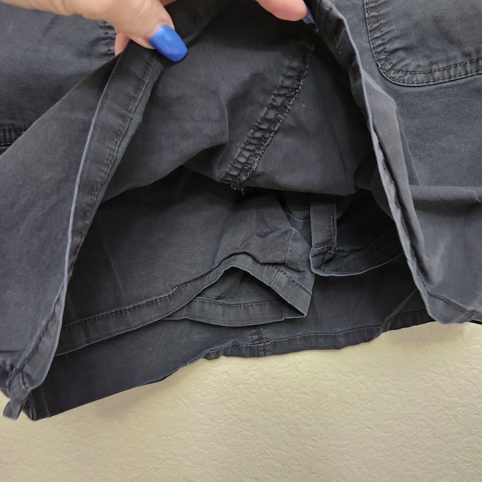 Gloria Vanderbilt Gloria Vanderbilt Black Flat Front Slashed Pockets Skorts 14 Size 37" - 2 Thumbnail