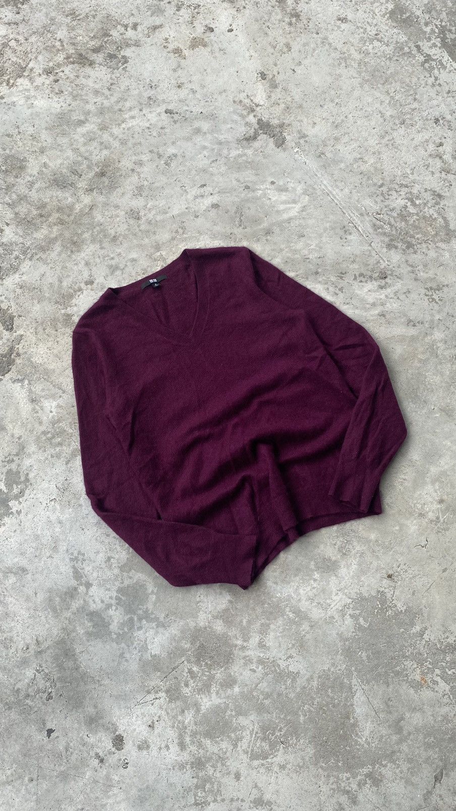image of Cashmere Wool x Uniqlo Cashmere Knitwear Sweater V-Neck in Red, Women's (Size Small)