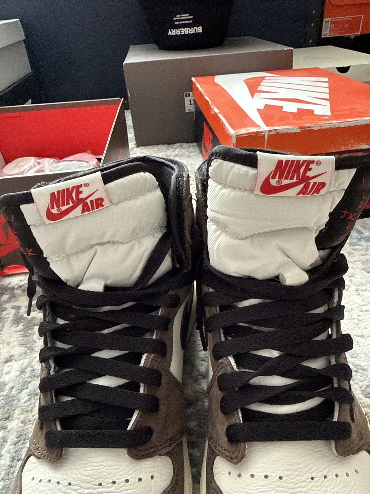 Nike × Travis Scott Air Jordan 1 High OG X Travis Scott Size US 11 / EU 44 - 9 Thumbnail