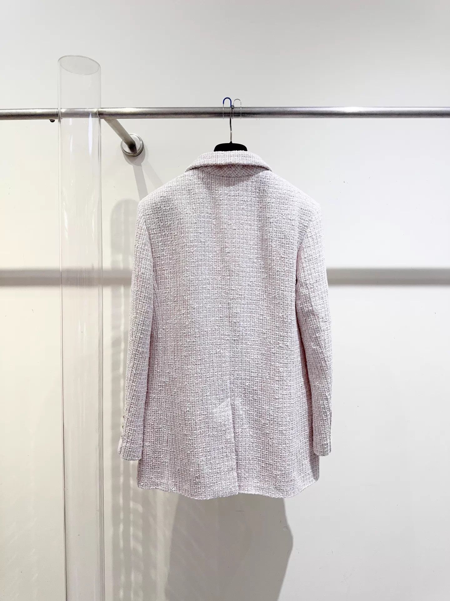 Chanel Chanel 24P Pale Pink Tweed Jacket 40 Near New Size M / US 6-8 / IT 42-44 - 3 Thumbnail