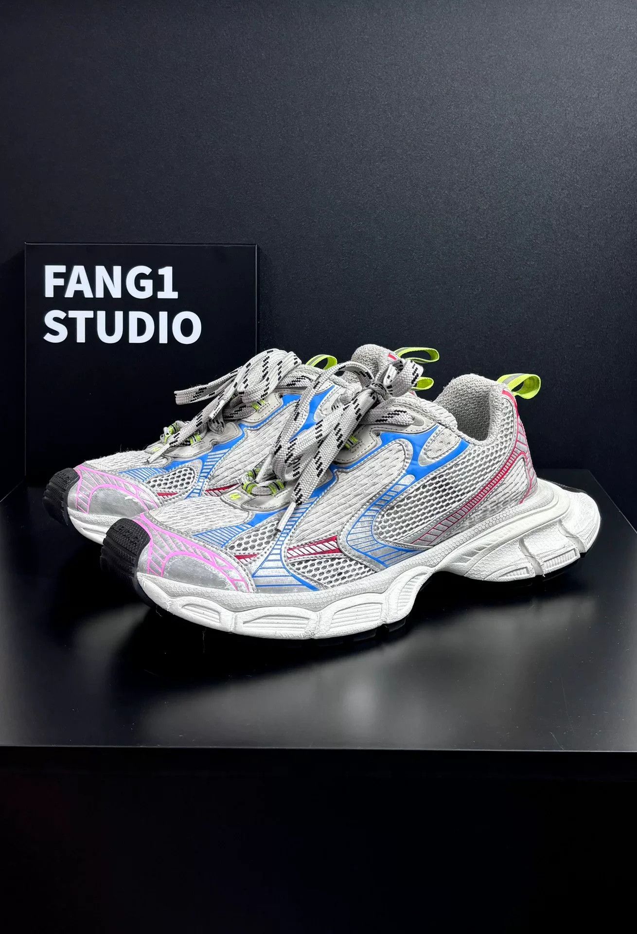 Balenciaga Balenciaga Rainbow Multi Lowtop Sneakers 10.5 Men Size US 10.5 / EU 43-44 - 1 Thumbnail