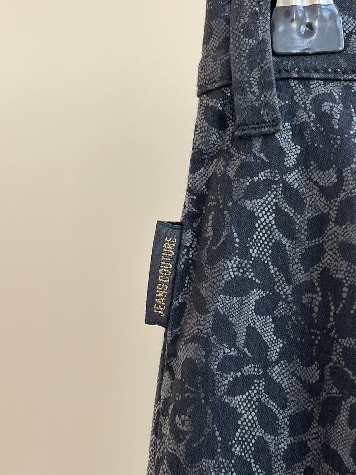 Versace Jeans Couture Versace Jeans Couture Floral Print Capri Pants Vintage 2000s Size 28" / US 6 / IT 42 - 6 Thumbnail