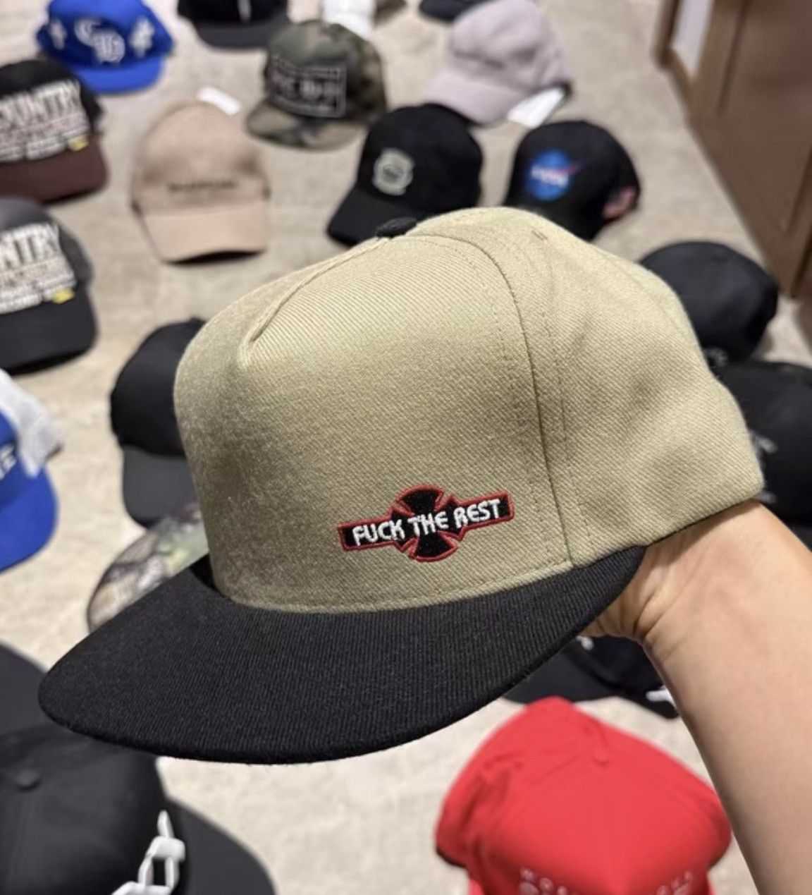 Supreme Supreme Embroidered Baseball Cap in Black Size ONE SIZE - 1 Thumbnail