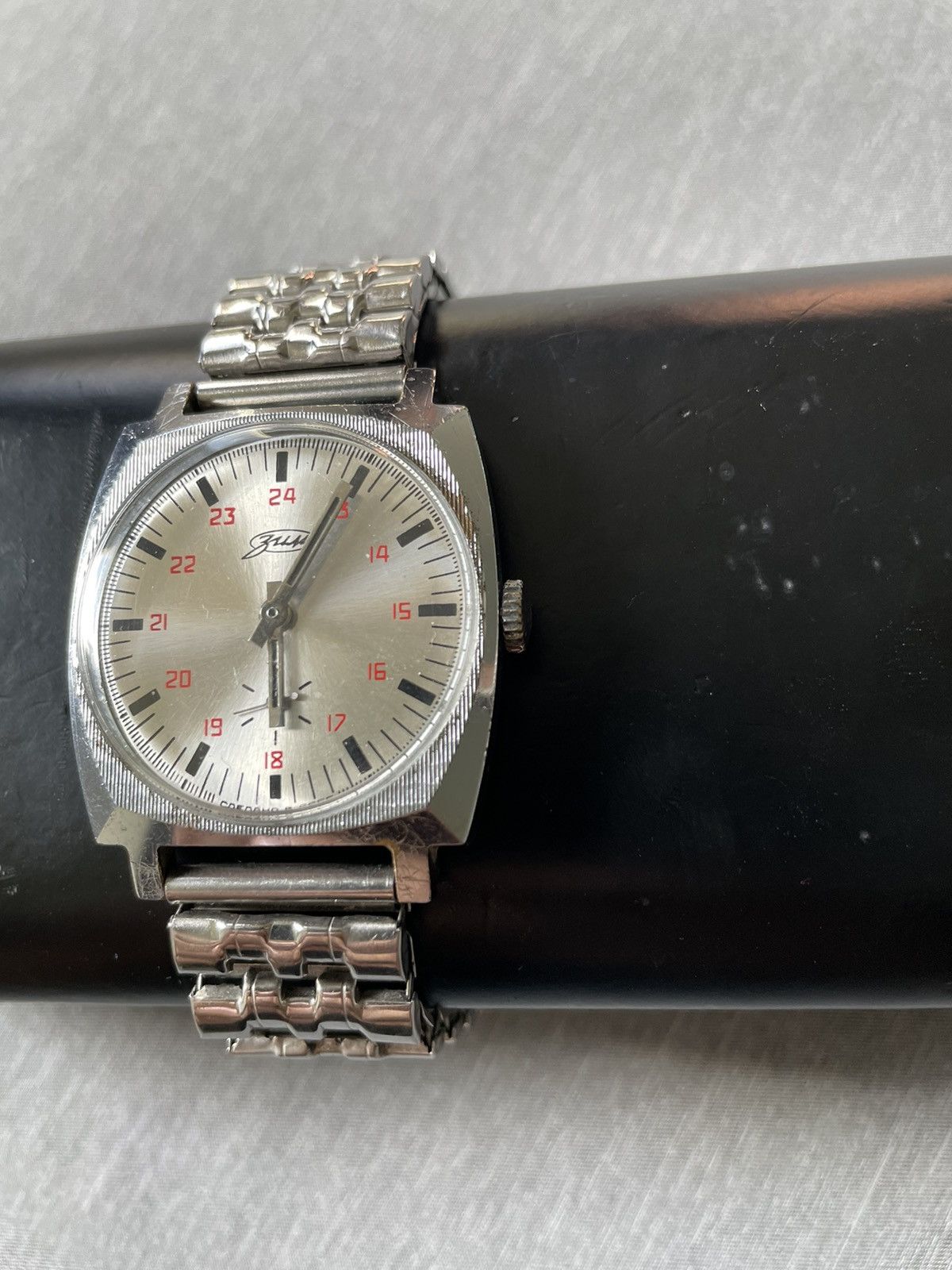 Vintage Vintage 70s ZiM USSR Soviet 15 Jewels Wristwatch 35mm Size ONE SIZE - 3 Thumbnail