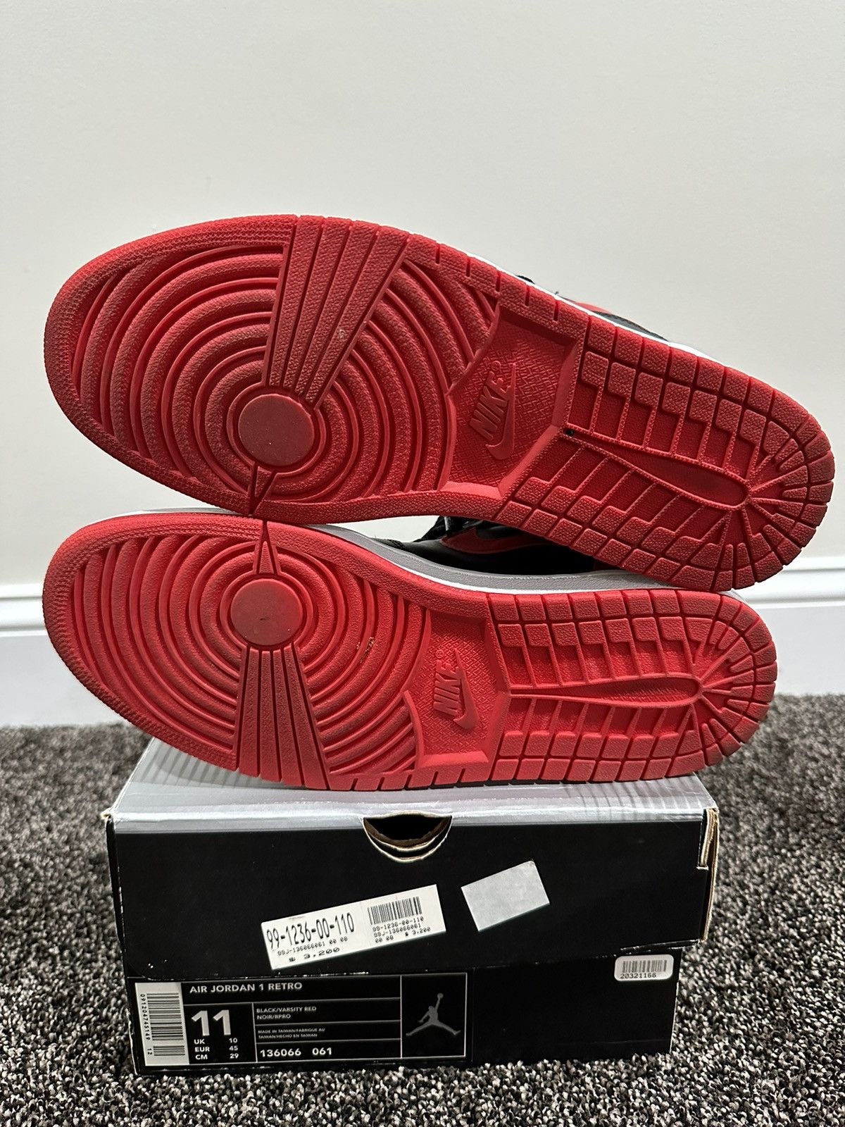 Jordan Brand Air Jordan 1 Retro Bred 2001 Sneakers Size US 11 / EU 44 - 7 Thumbnail