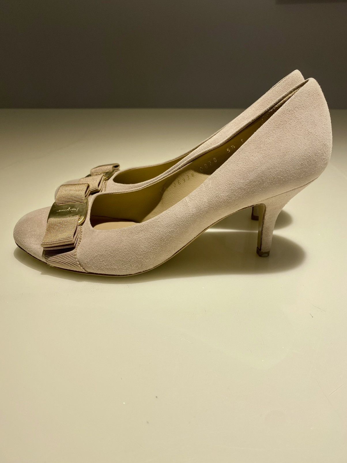 Salvatore Ferragamo Salvatore Ferragamo Vara Bow Peep Toe Hells Size5.5 Size US 5.5 / IT 35.5 - 2 Thumbnail