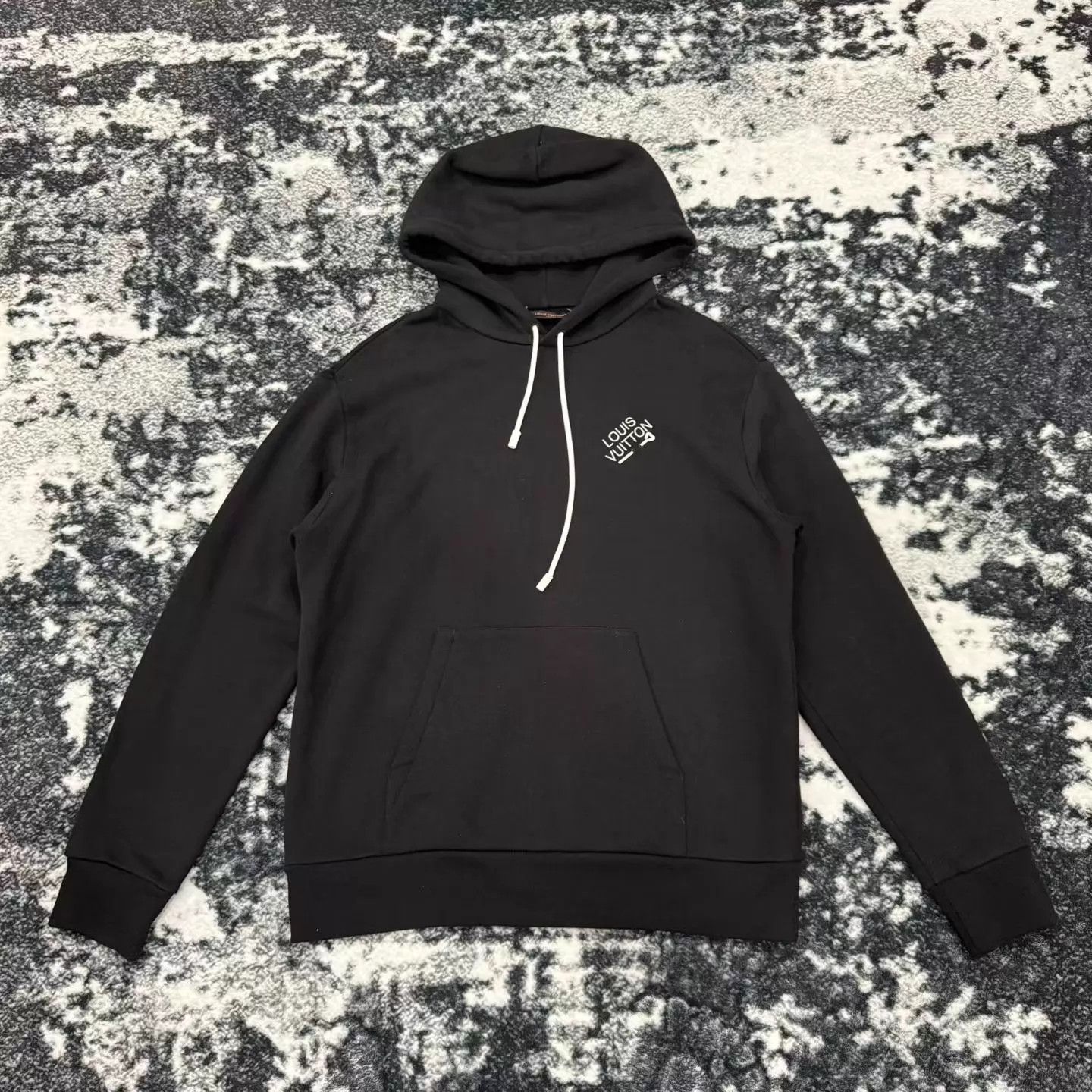 Louis Vuitton LV Pin Logo Embroidered Hoodie S Size US S / EU 44-46 / 1 - 1 Thumbnail