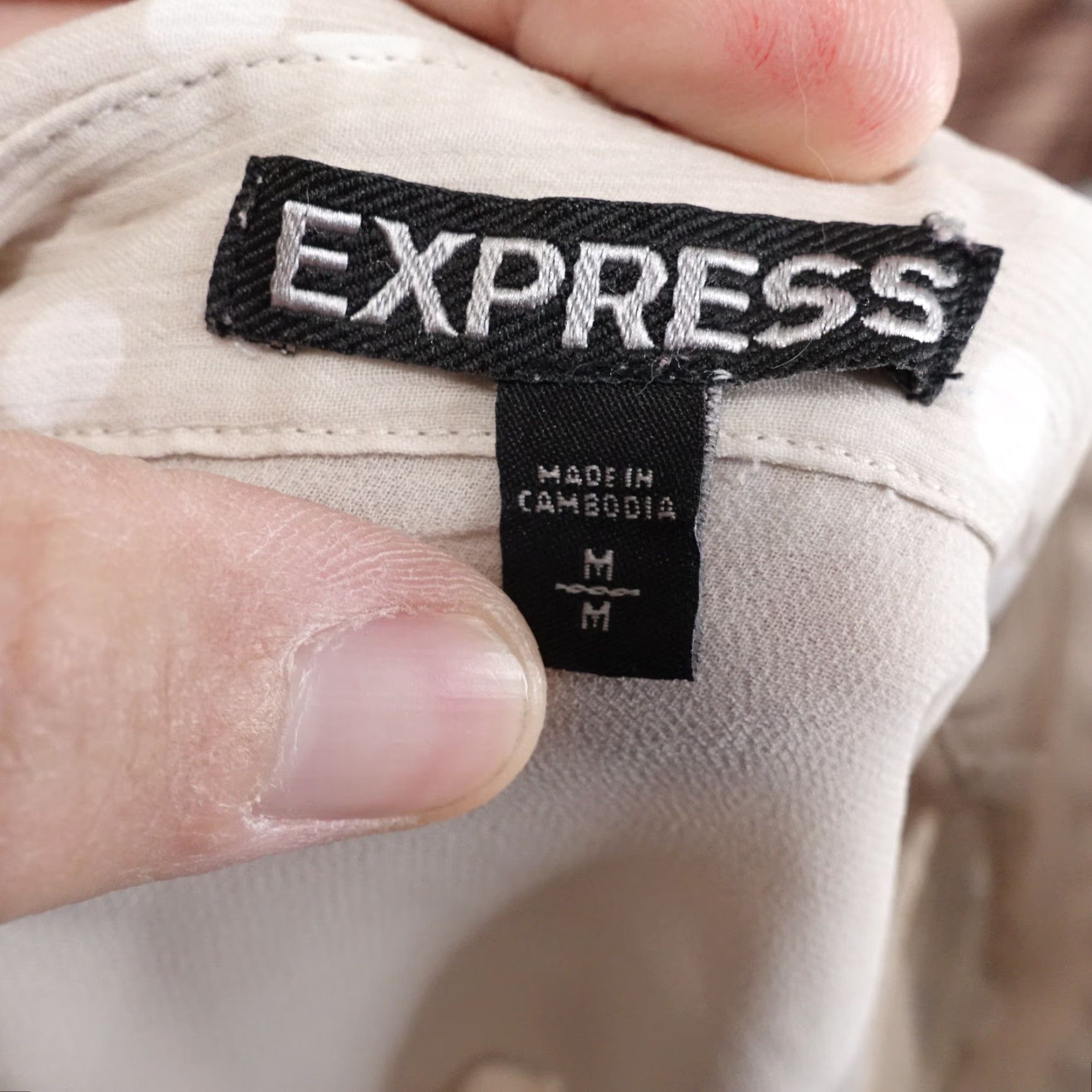 Express EXPRESS SHIRT POLKA DOT SEE-THRU LONG SLEEVE WOMENS SIZE M Beige Blouse Casual 90s? Size M / US 6-8 / IT 42-44 - 7 Thumbnail