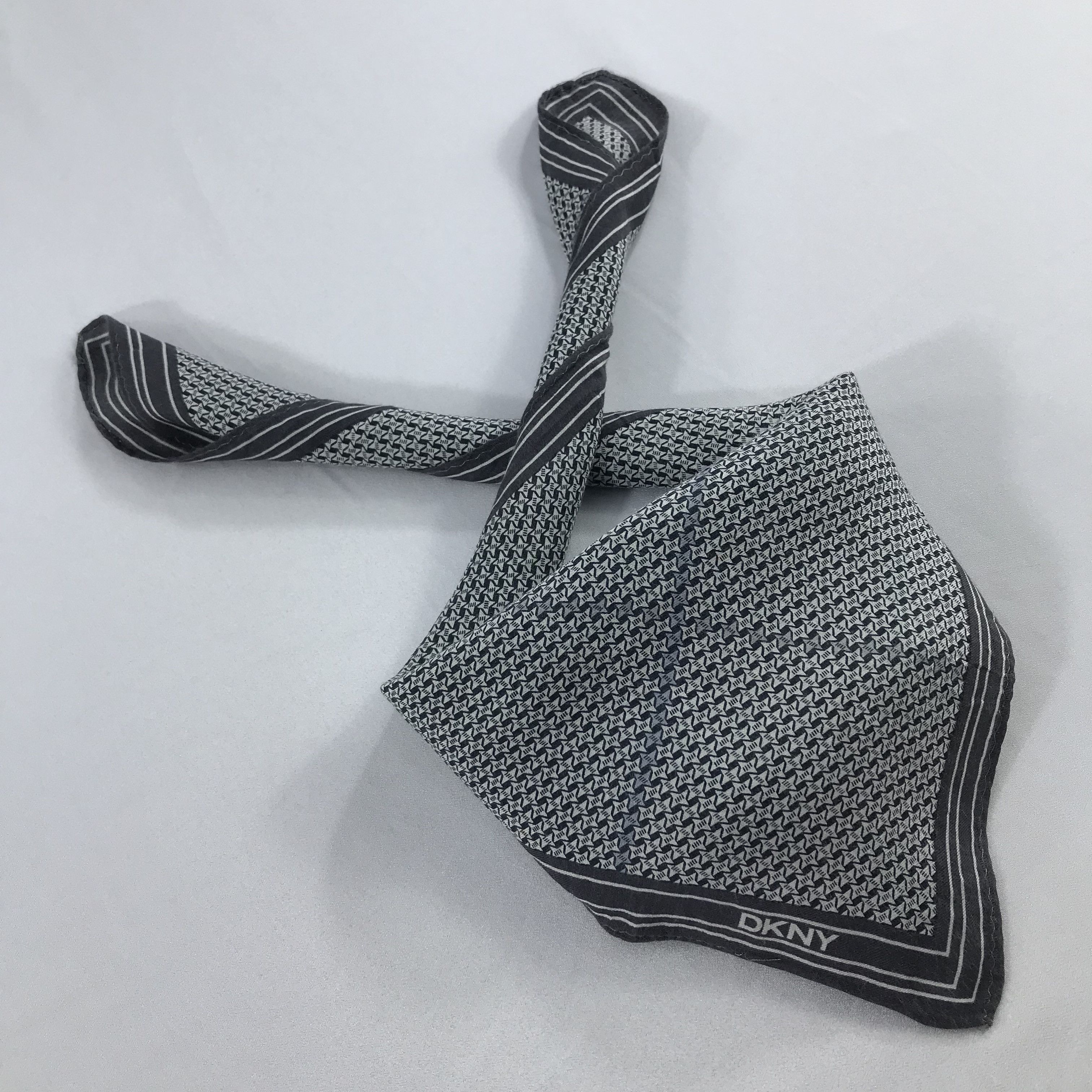 DKNY × Vintage DKNY Bandana / Handkerchief / Neckerchief - S2388 Size ONE SIZE - 3 Thumbnail