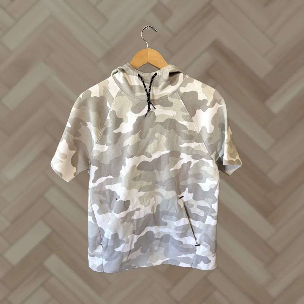 Old Navy Old Navy Mens White Camo Short Sleeve Hooded Sweater Size S Size US S / EU 44-46 / 1 - 1 Thumbnail