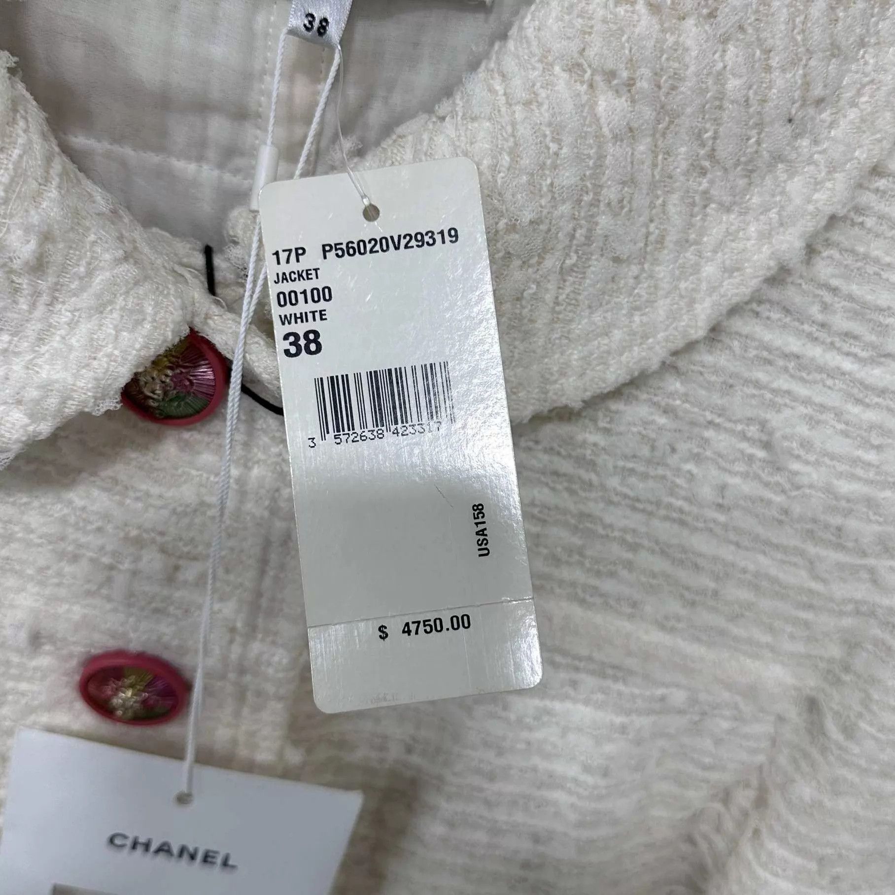 Chanel Chanel white tweed lion button blazer Size S / US 4 / IT 40 - 4 Thumbnail