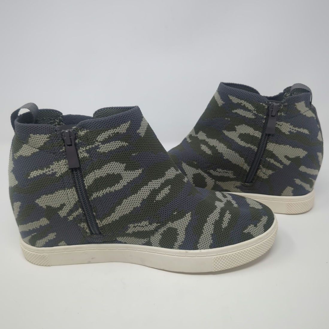 Torrid Torrid Camo platform stretch knit wedge platform 10 WW Size US 10 / IT 40 - 6 Thumbnail