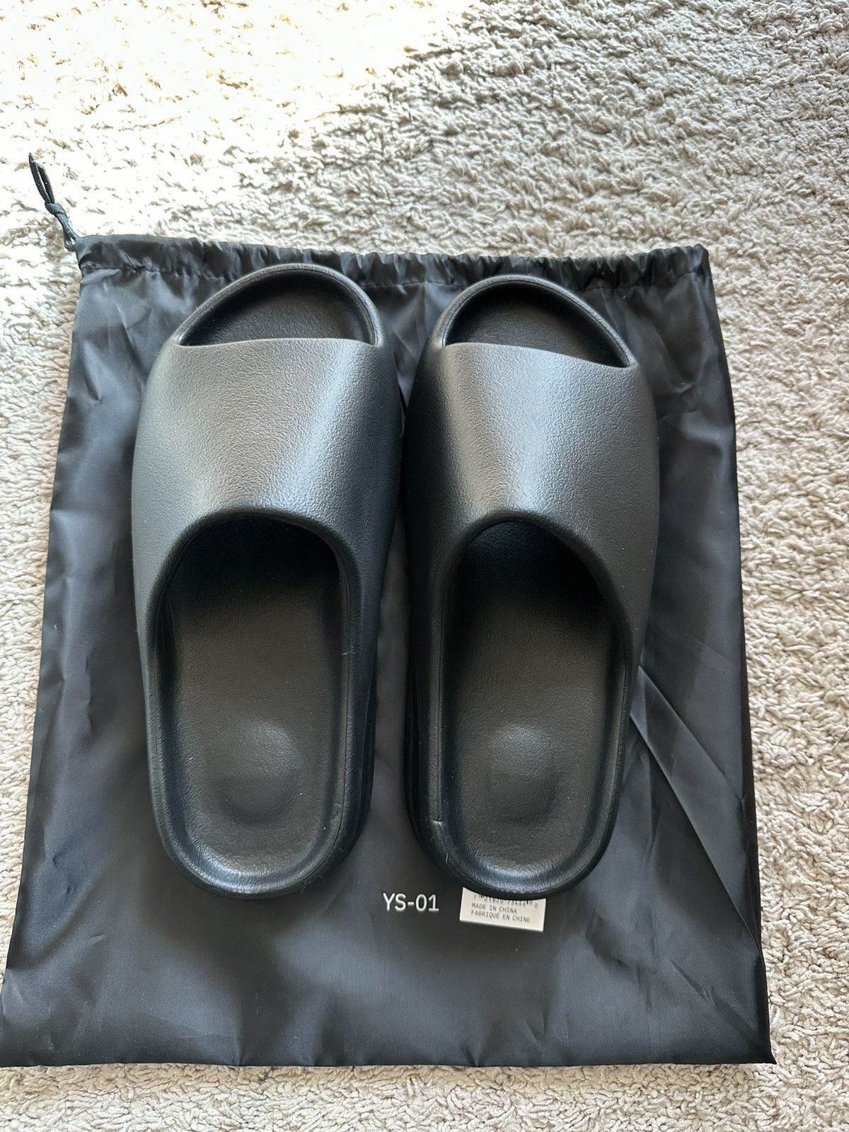 Yeezy Yeezy Slide YS-01 Black Size US 9 / EU 42 - 1 Thumbnail