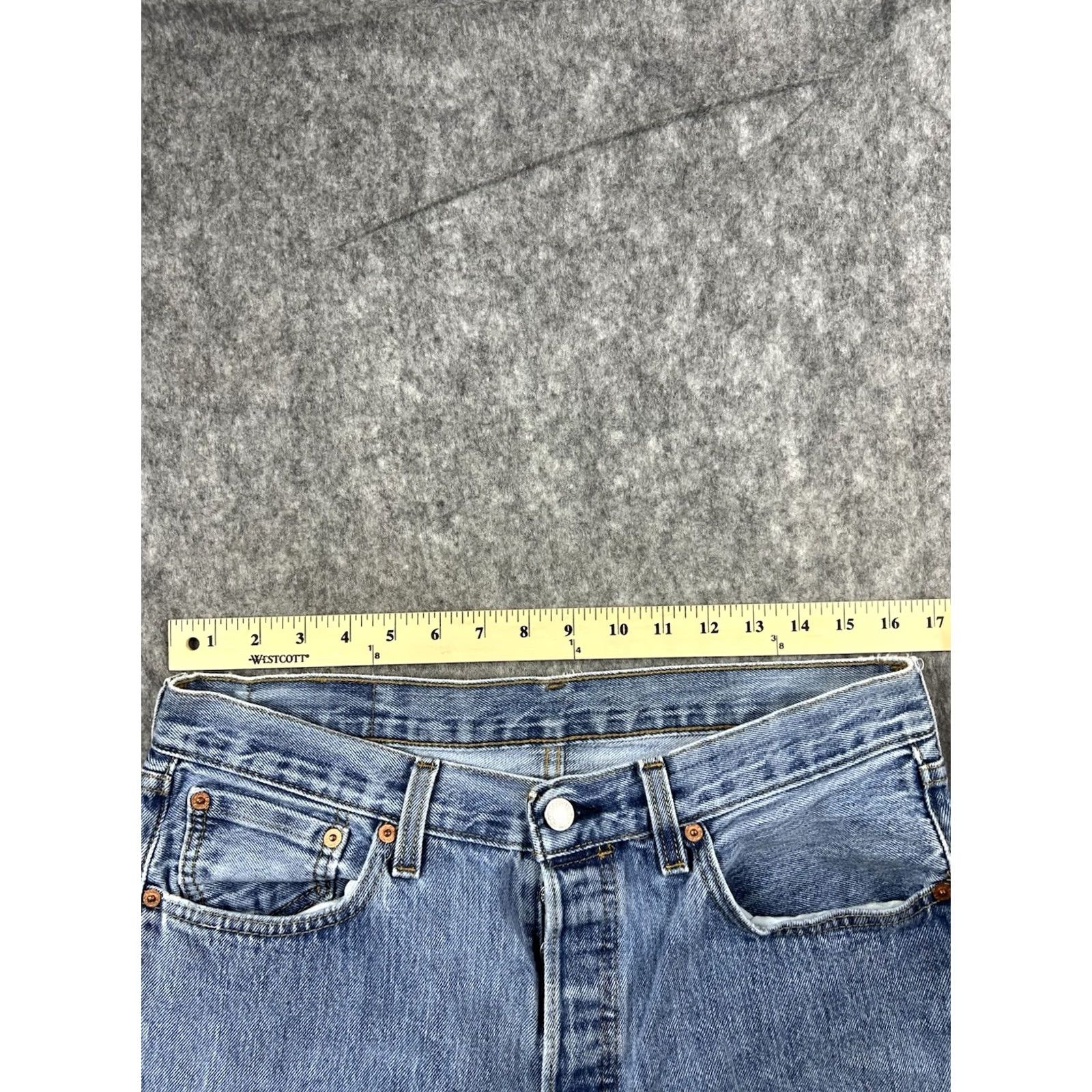 Levi's Levi's 501 Jeans Men's Regular Fit Straight Leg Light Wash 33x30 Button Fly Denim Blue Size US 33 - 3 Thumbnail