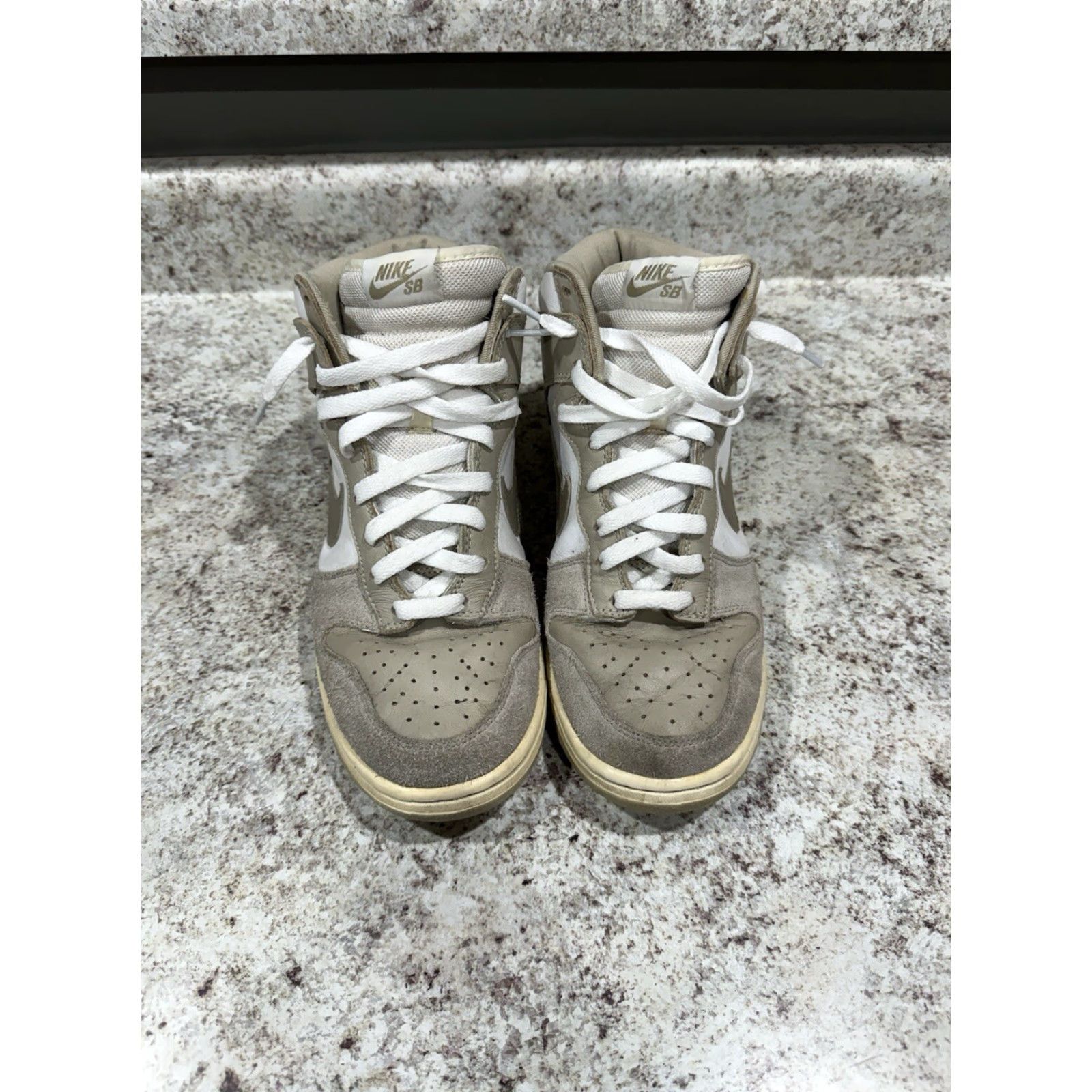 Nike VINTAGE Nike SB Dunk High Pro White Khaki Creed Tan Mens 9 2006 Rare 305050-121 Sneakers Skateboarding Mens Size 9 White 2006 Size US 8 / EU 41 - 3 Thumbnail