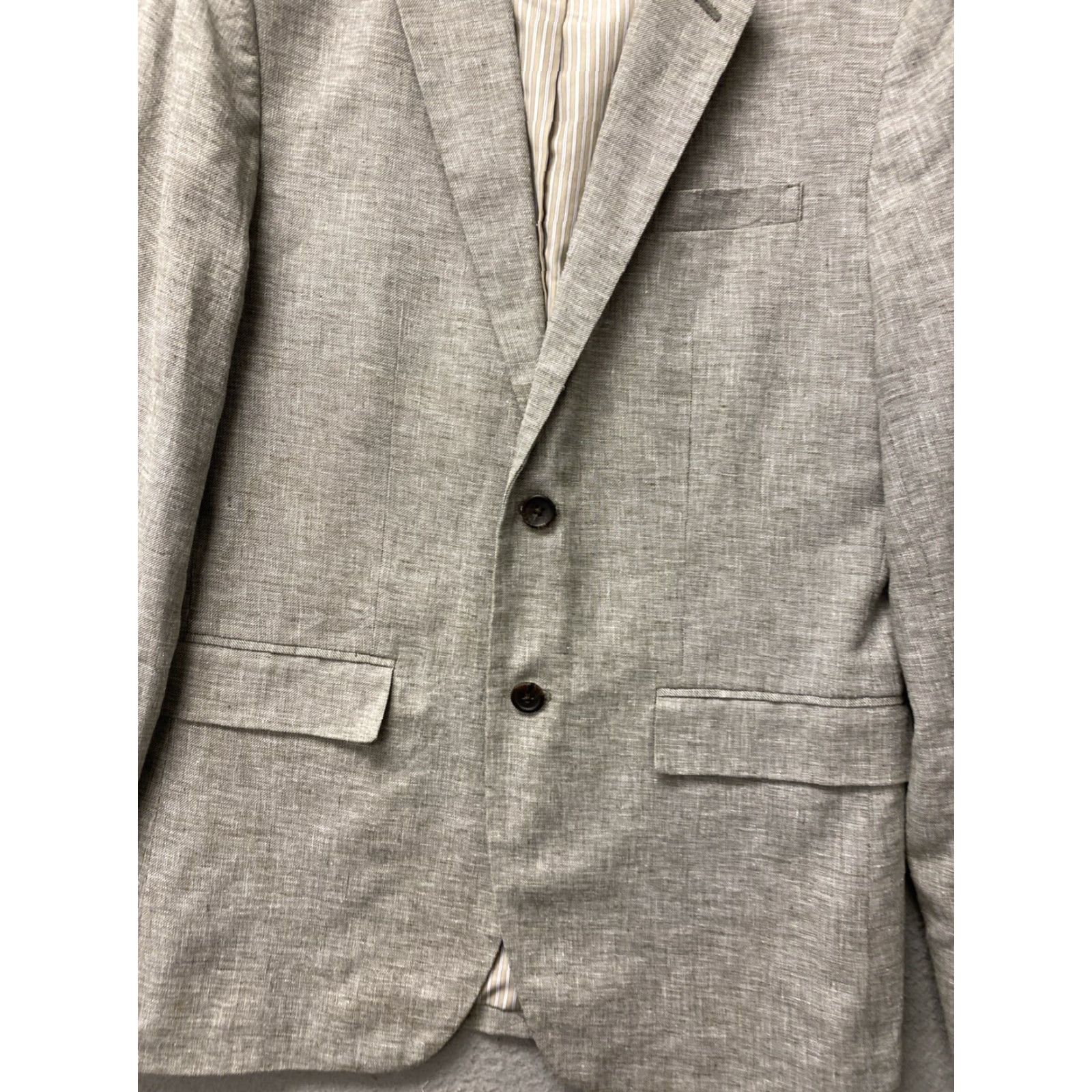 Banana Republic Banana Republic Men's Blazer 40R Luxurious Gray Linen Wool Blend, Regular Fit, Two-Button, Notch Lapel, Inner Pockets, Business Casual Size 40R - 2 Thumbnail