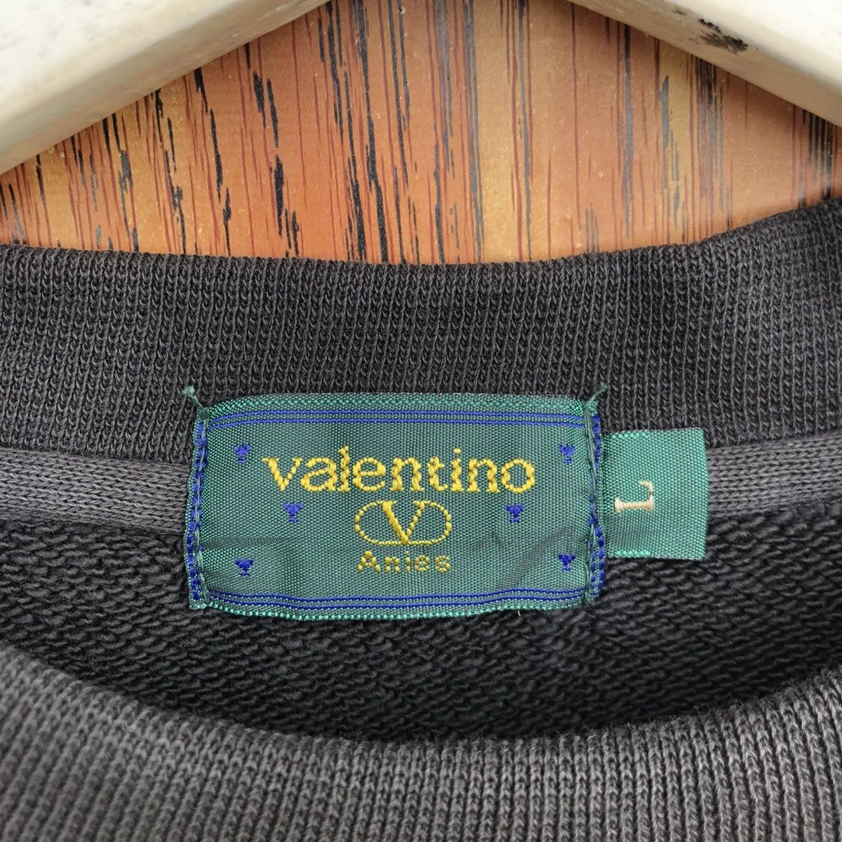 Vintage Vintage Designer Anies Valentino Sweatshirt Size US L / EU 52-54 / 3 - 7 Thumbnail