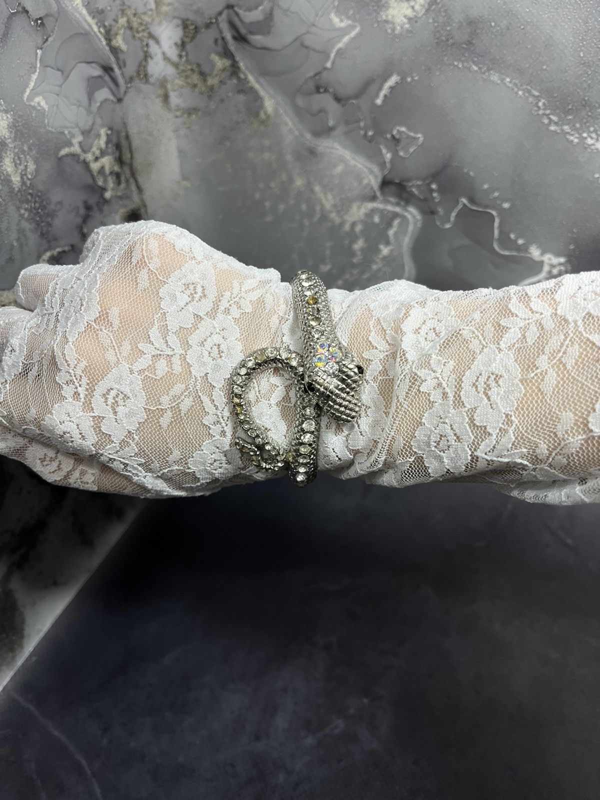 Designer × Jewelry × Vintage Serpent Crystal Bracelet - Vintage Elegance Size ONE SIZE - 2 Thumbnail