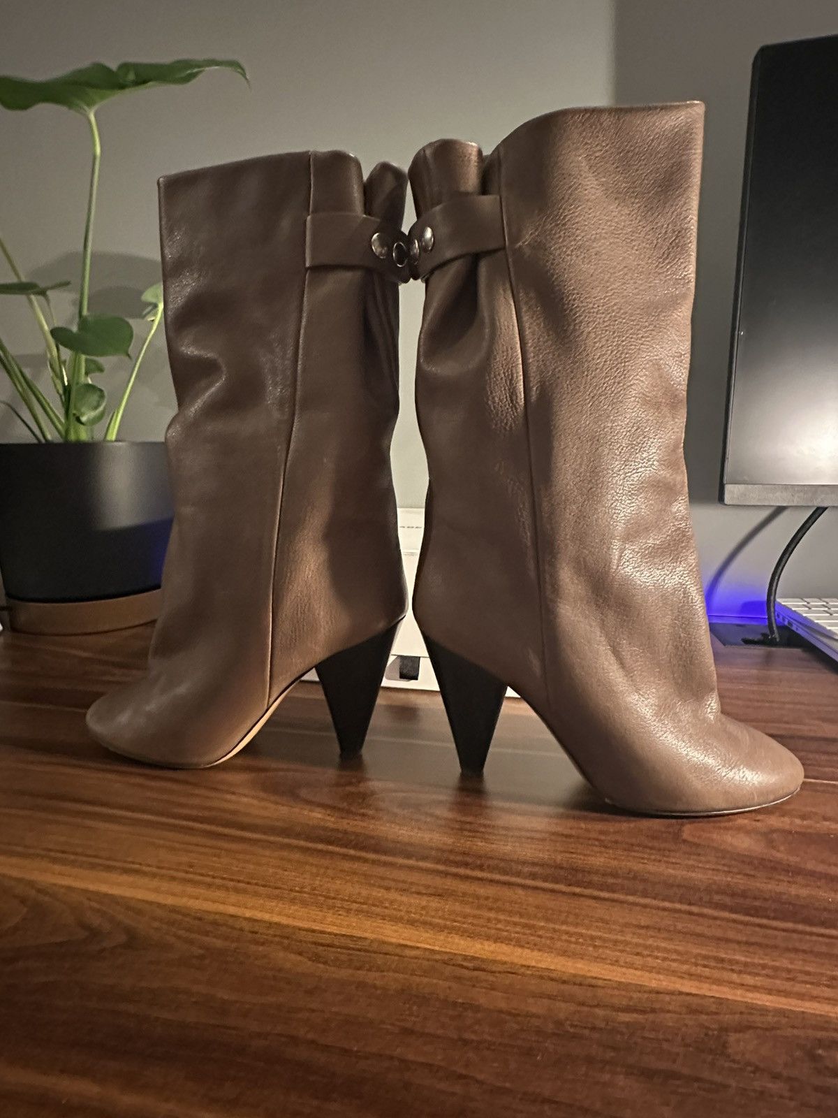 Isabel Marant Isabel Marant Boost Lakfee Size US 7.5 / IT 37.5 - 7 Thumbnail
