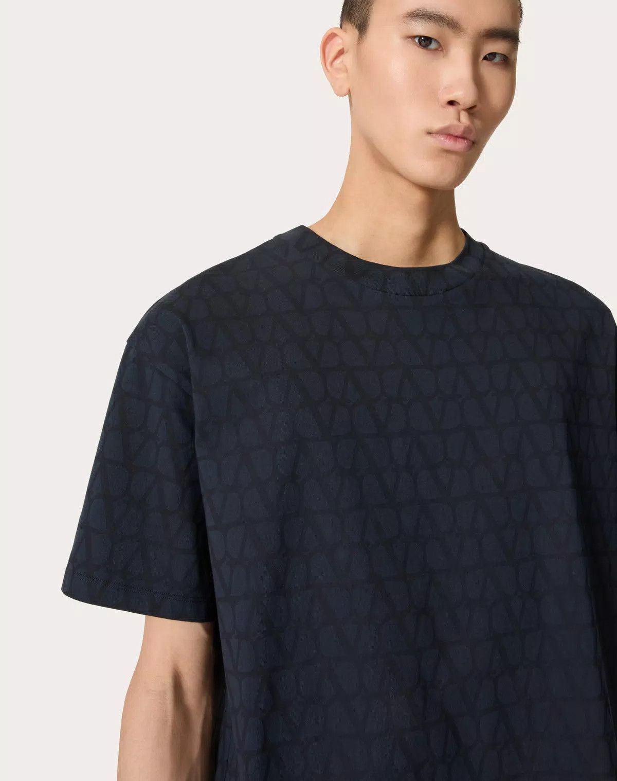 Valentino oc11z0725 Cotton T-Shirt With Toile Iconographe in Black Size US S / EU 44-46 / 1 - 7 Thumbnail