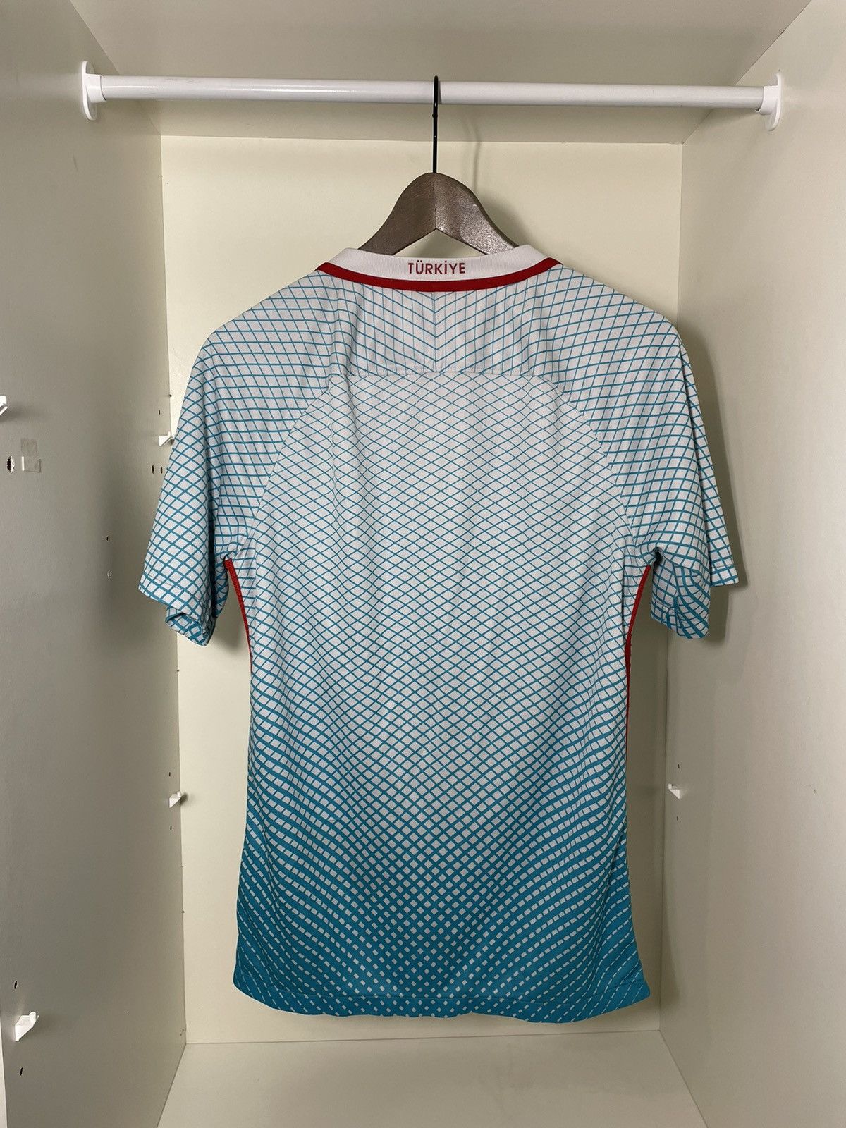 Nike Nike Turkey 2016-17 Away Shirt S Football Jersey Size US S / EU 44-46 / 1 - 8 Thumbnail