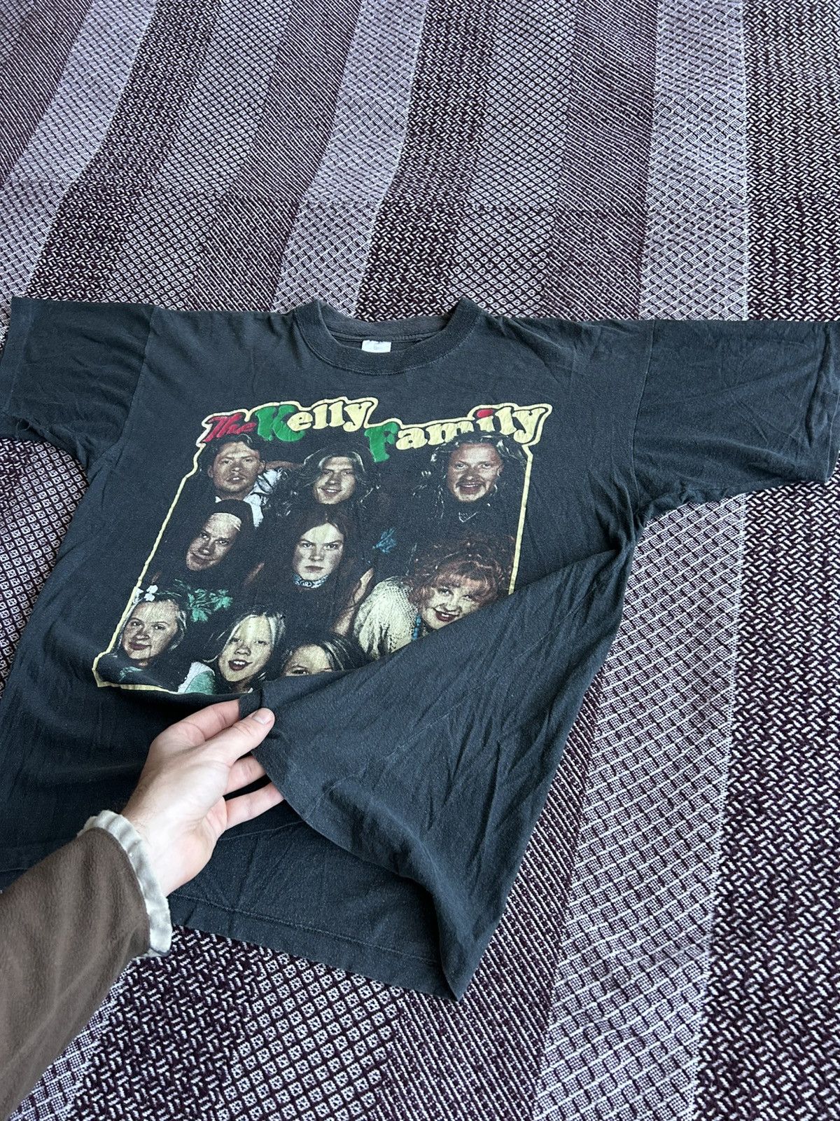 Vintage Vintage Merch The Kelly Family Face Printed 90s Tee Rare Y2K Size US L / EU 52-54 / 3 - 8 Thumbnail