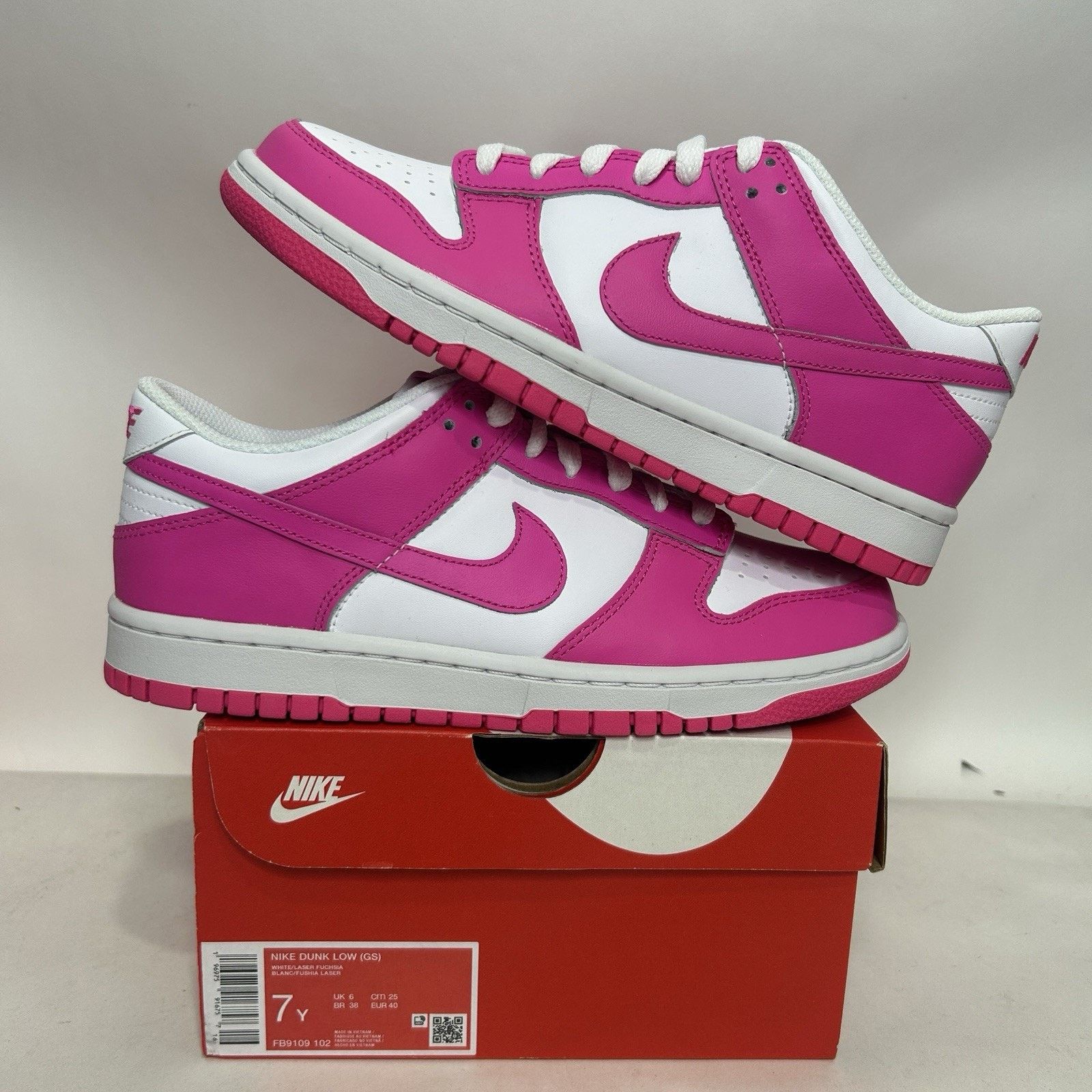 Nike Nike Dunk Low GS “Laser Fuchsia/Barbie” Size US 8.5 / IT 38.5 - 1 Thumbnail