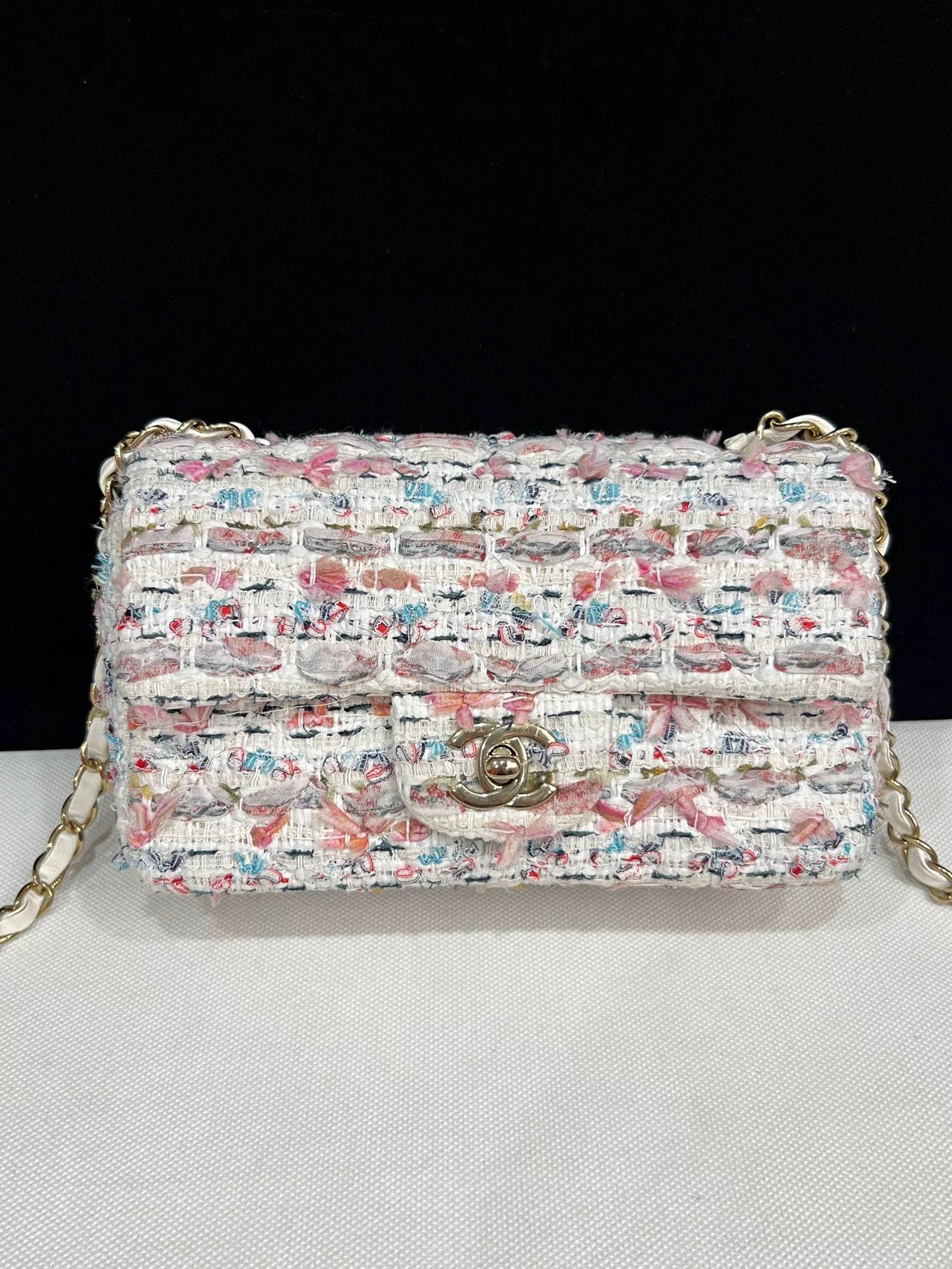 Chanel Pre-loved Bag Very good condition Size ONE SIZE - 1 Thumbnail