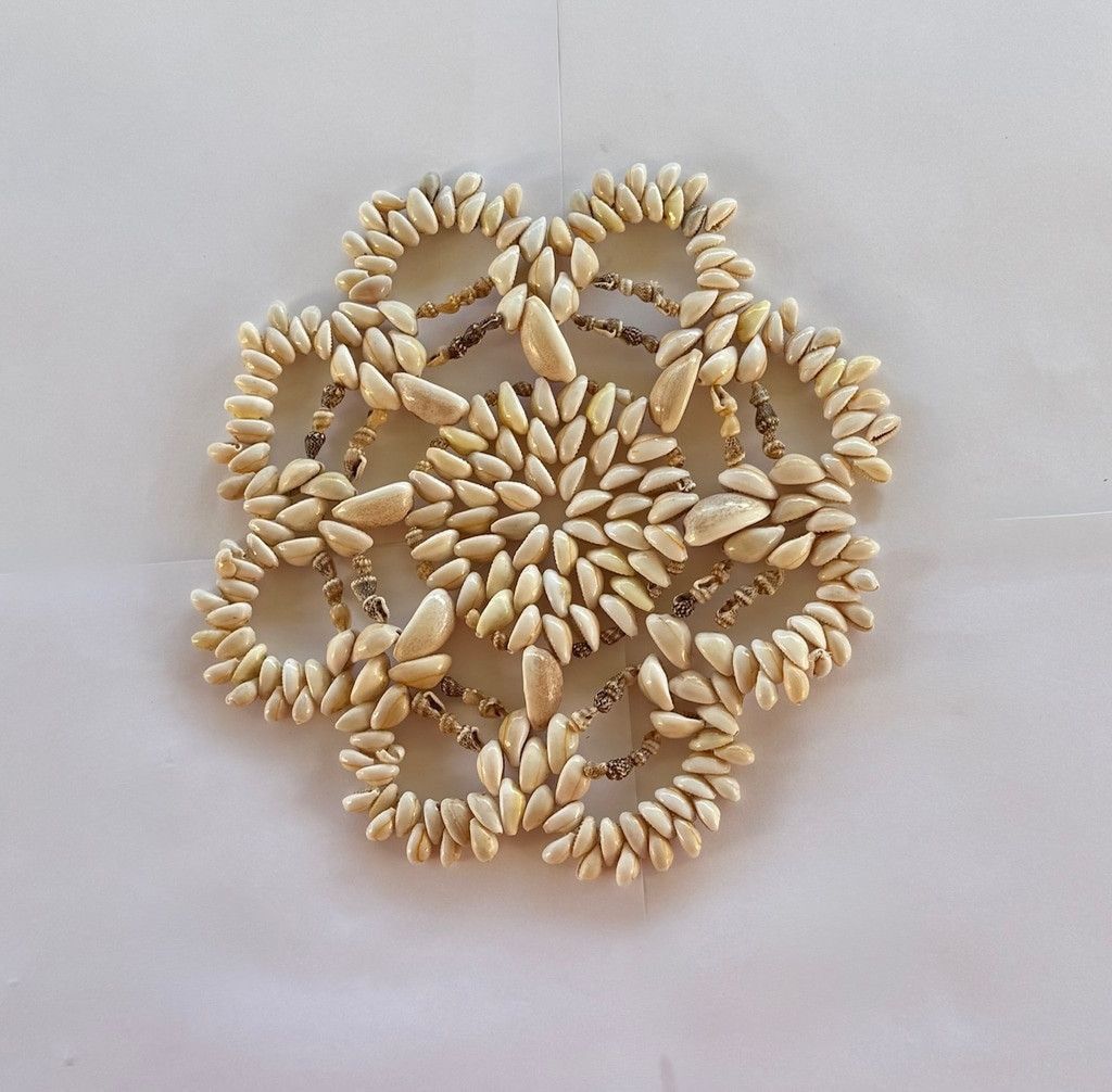 Other Late 20th Century Natural Cowrie Shell Wall Decor Size ONE SIZE - 1 Thumbnail
