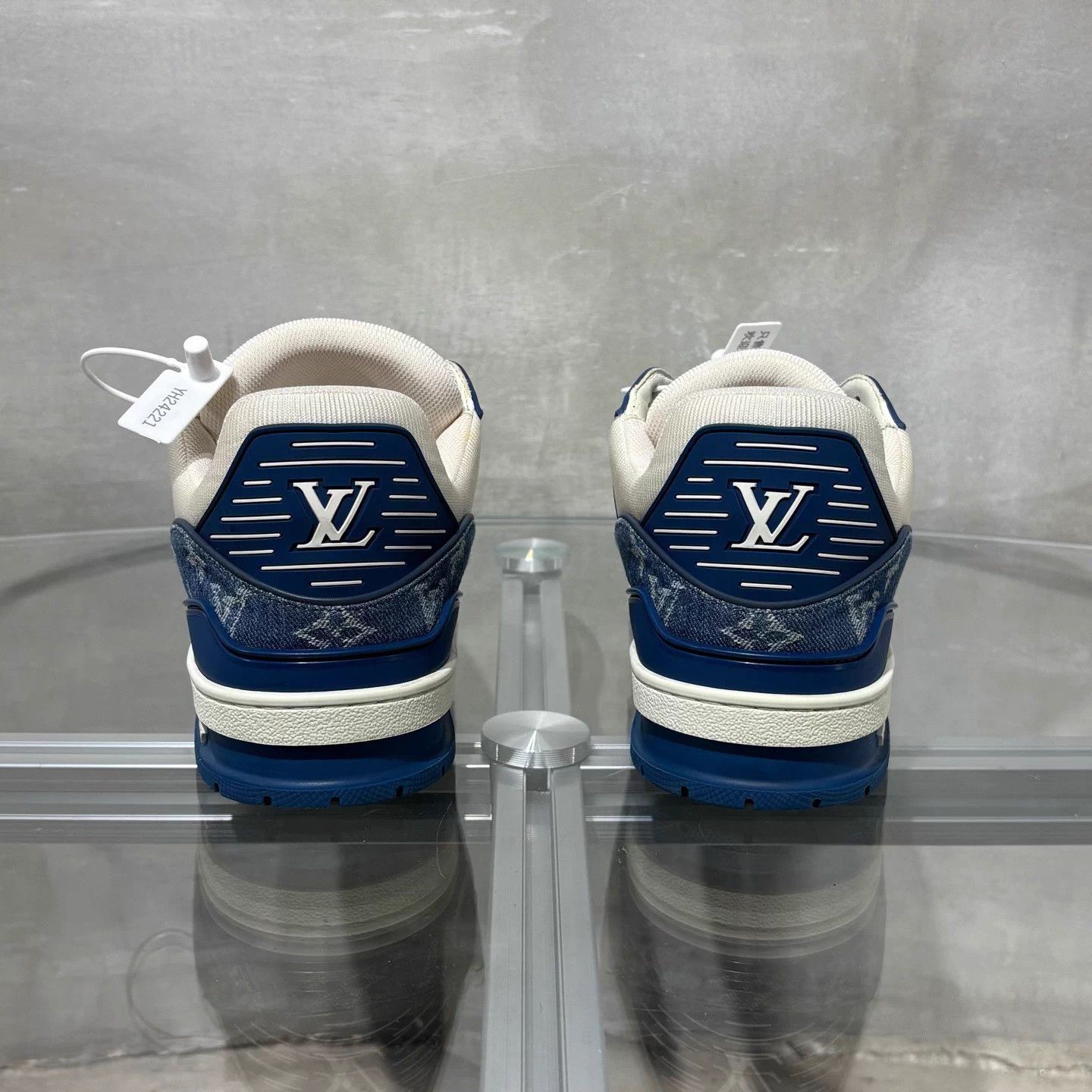 Louis Vuitton LV Trainer White Blue Denim UK9 / 43 Size US 10 / EU 43 - 6 Thumbnail