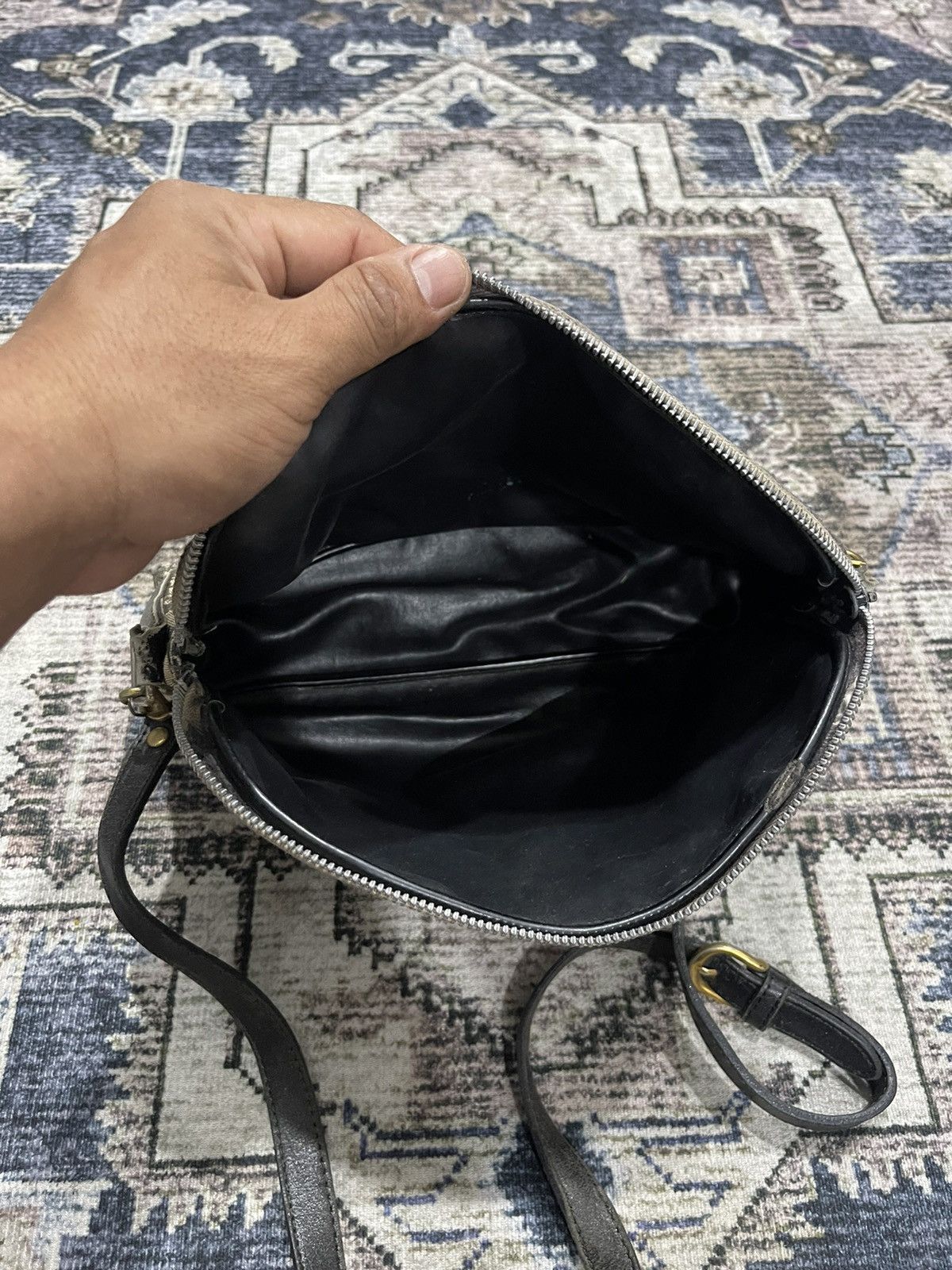 Christian Dior Monsieur × Vintage Vintage 80s Christian Dior Monogram Distressed Sling Bag Size ONE SIZE - 16 Thumbnail