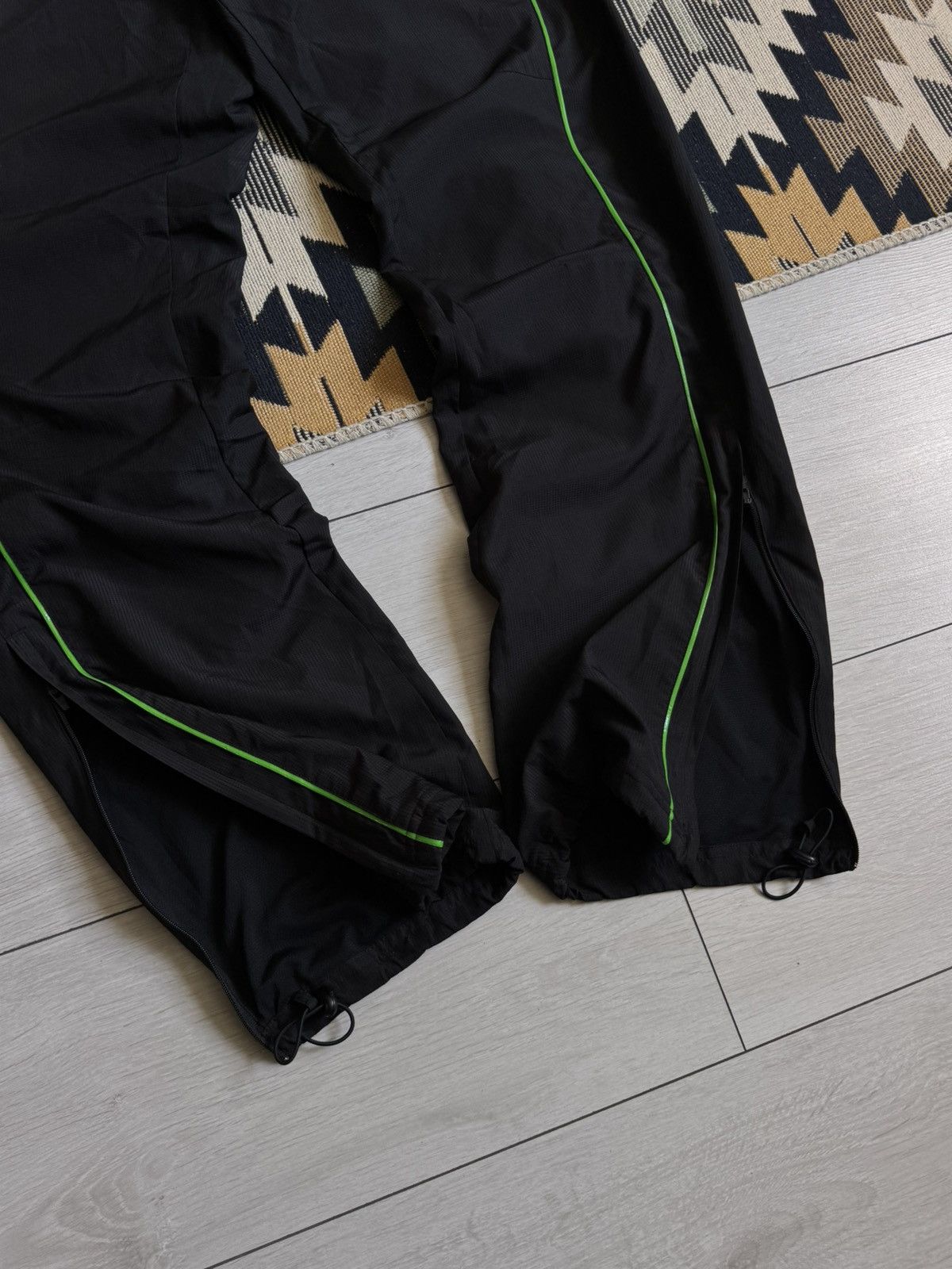 Adidas Vintage Adidas Nylon Logo Y2K Baggy Pants Size US 30 / EU 46 - 7 Thumbnail