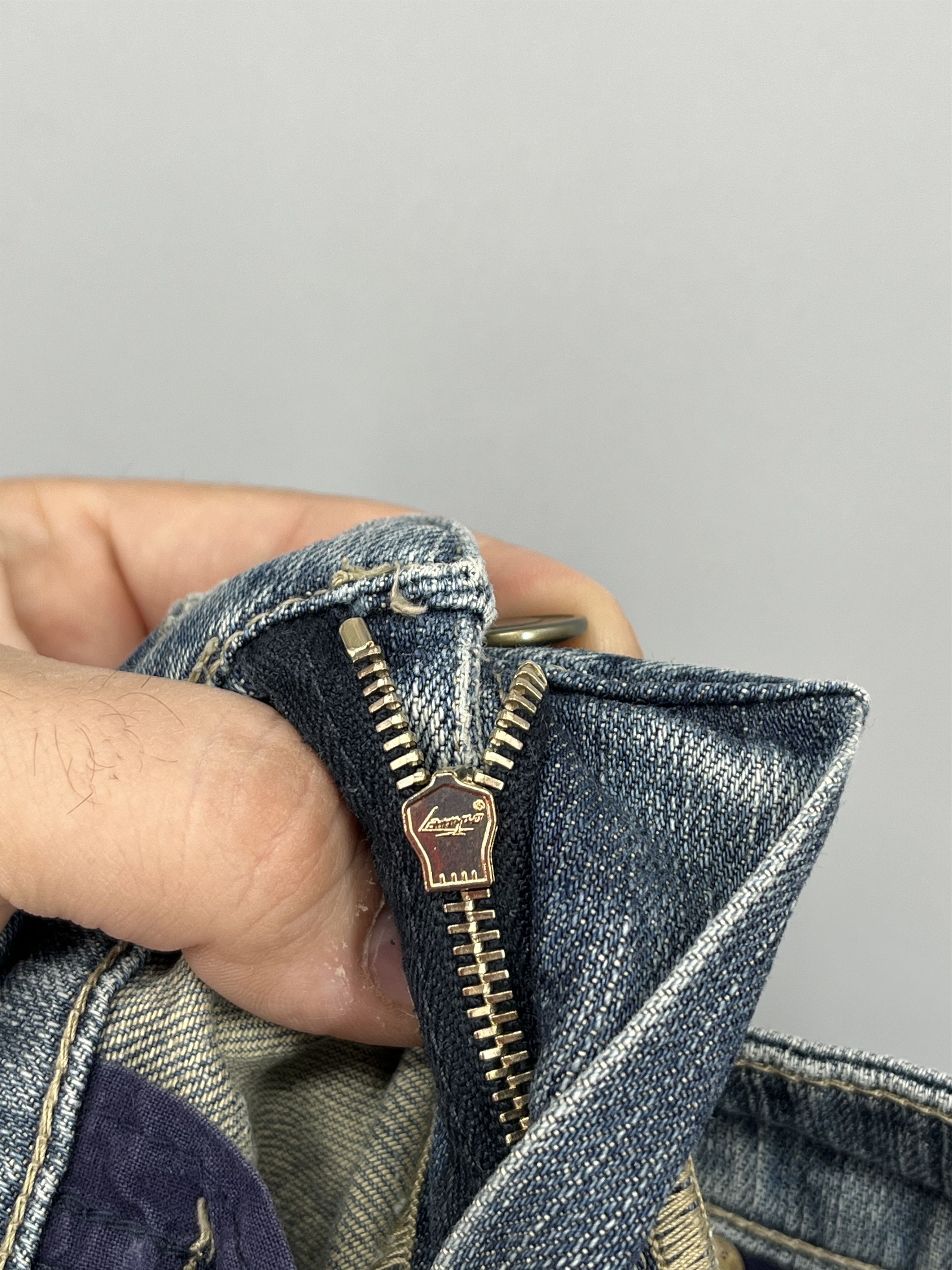 Gucci Gucci Vintage Light Wash Flared Jeans with Web Logo Patch Size 26" / US 2 / IT 38 - 20 Thumbnail