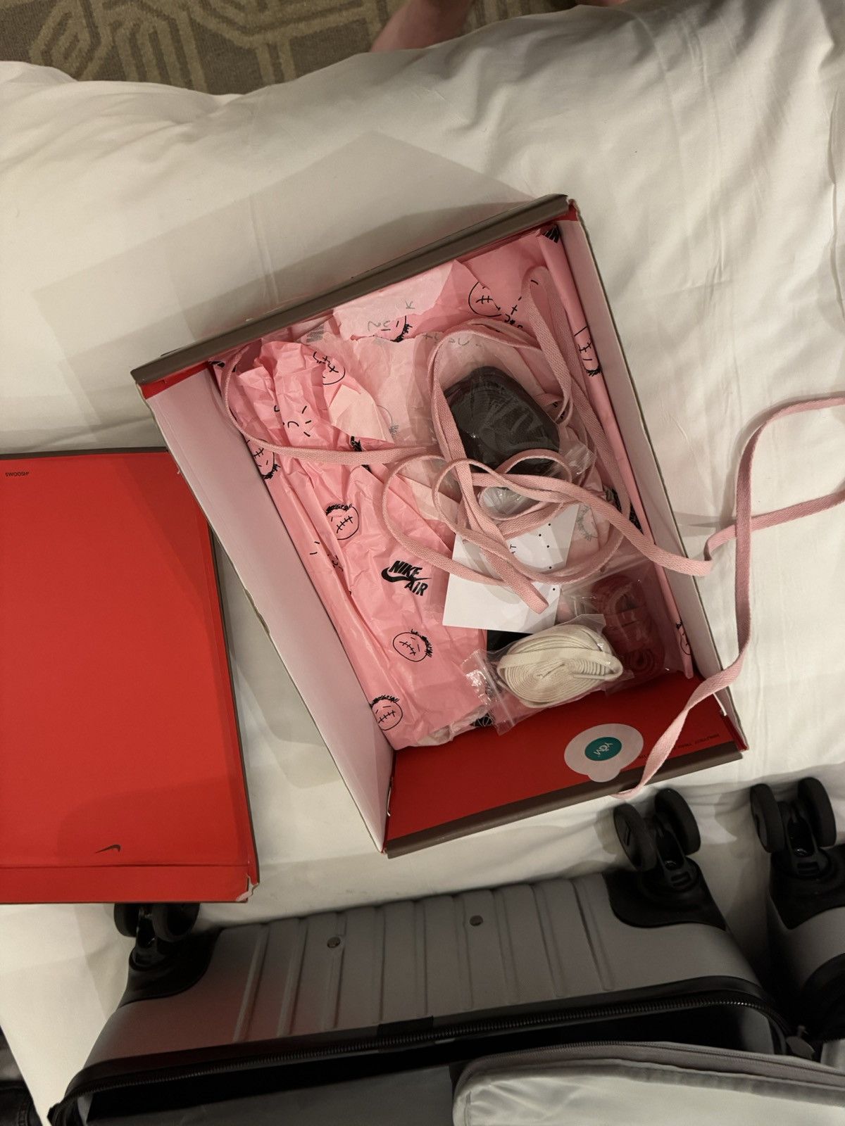 Nike Travis Scott x Air Jordan 1 ‘Mocha’ Size US 9.5 / EU 42-43 - 6 Thumbnail