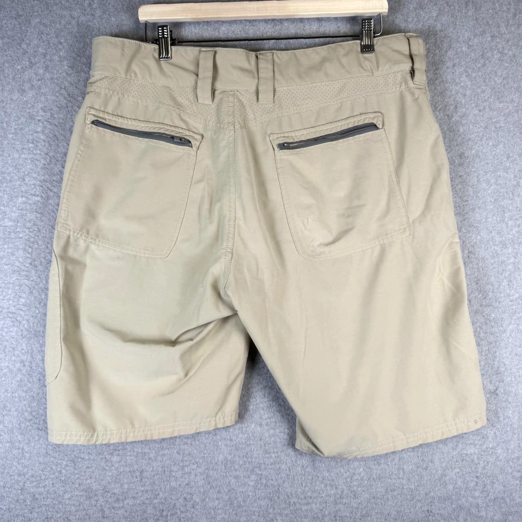 Vintage Huk Men's XL Performance Fabrics Khaki Utility Pockets Shorts Cargo Fishing Hunt Beige Ulity Pockets Short XL Mens Size US 36 / EU 52 - 7 Thumbnail