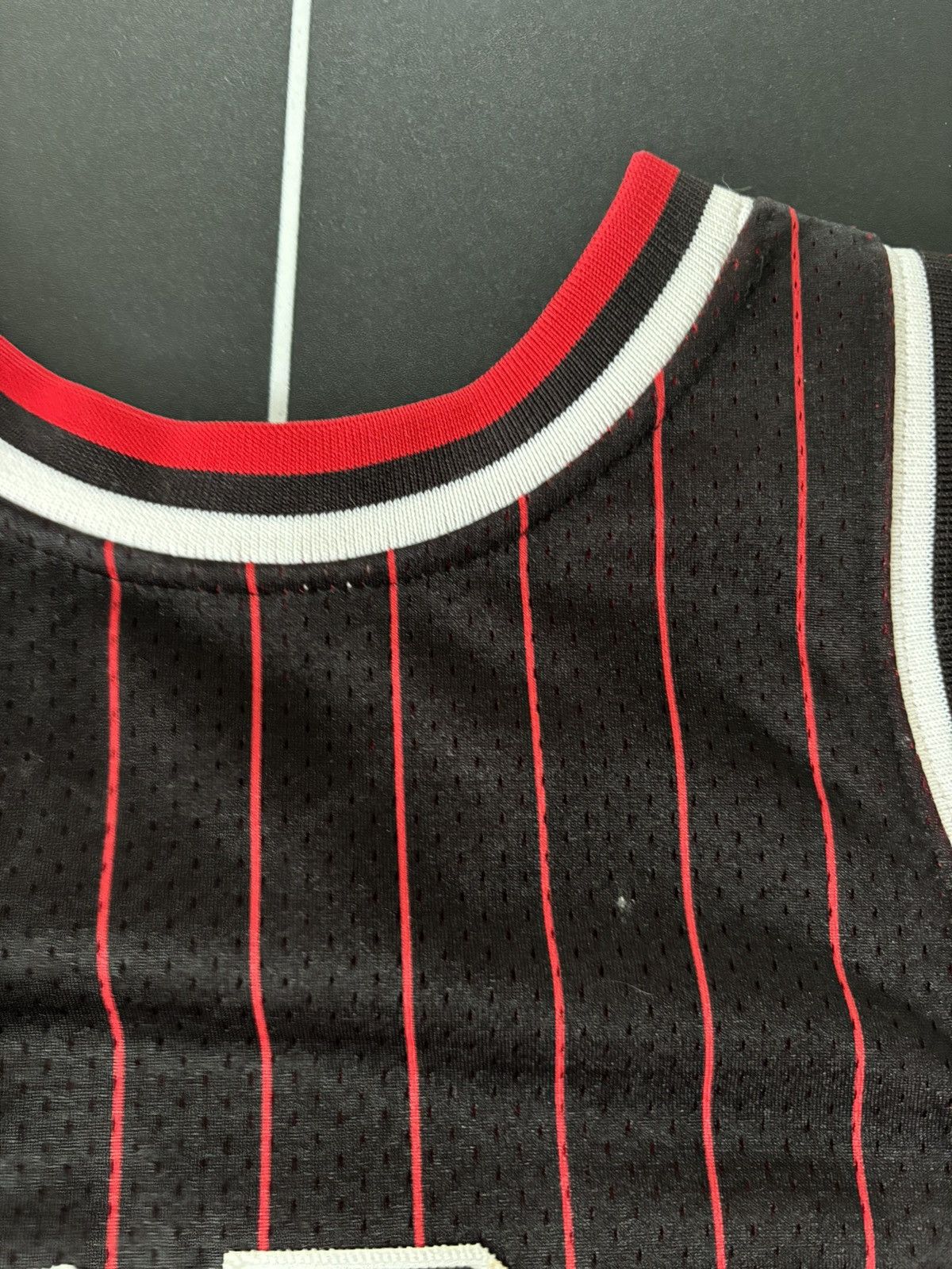 Mitchell & Ness Scottie Pippen Black Chicago Bulls 1996/97 Authentic Jersey Size US XXS / EU 40 - 8 Thumbnail