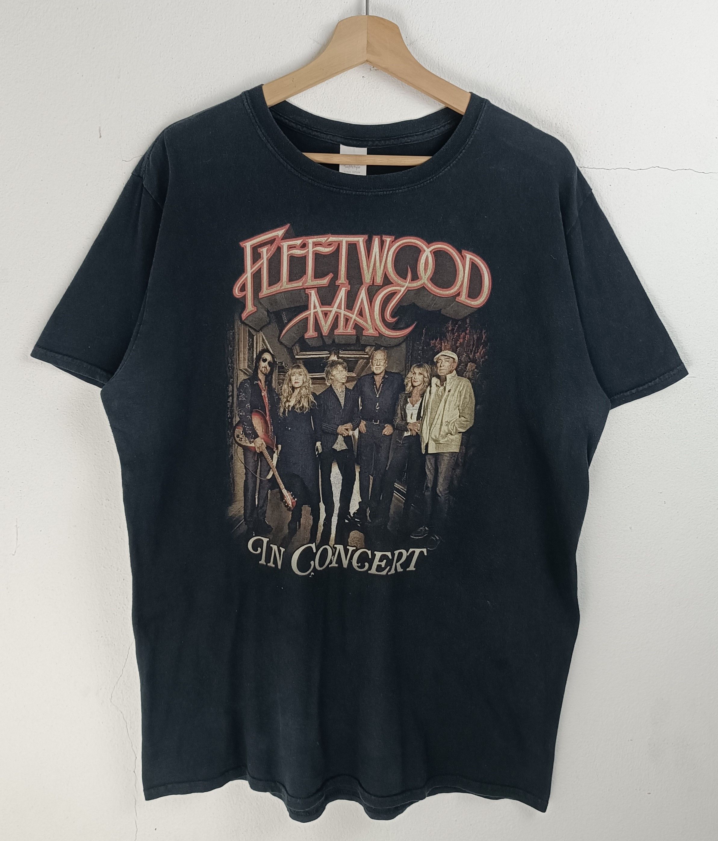 Band Tees VINTAGE 2018 FLEETWOOD MAC IN CONCERT TEE led eagles floyd Size US L / EU 52-54 / 3 - 3 Thumbnail