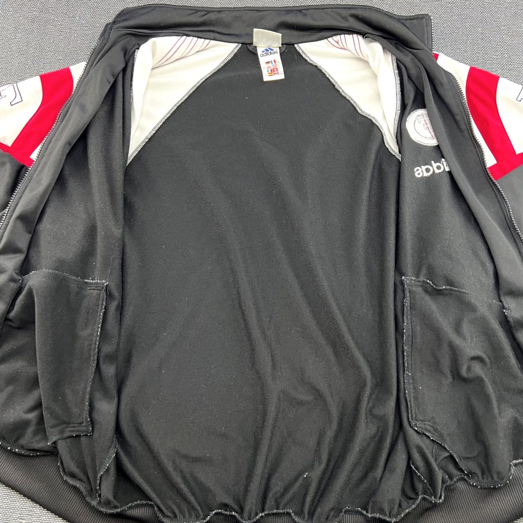 Adidas Feyenoord Adidas Track Jacket Football Medium M Black Vintage Junior? No, Mens. Size US M / EU 48-50 / 2 - 4 Thumbnail