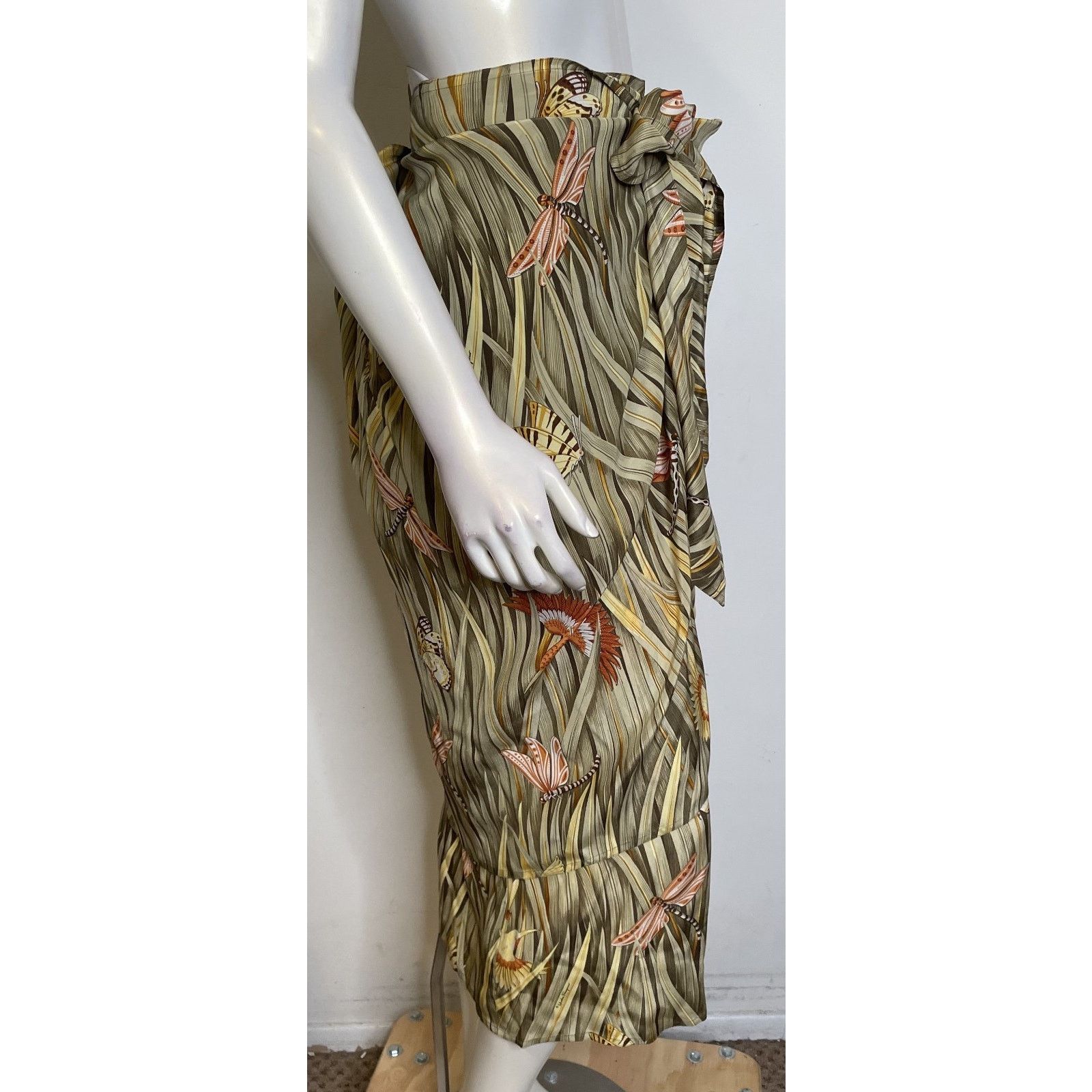 Salvatore Ferragamo Salvatore Ferragamo Wrap Skirt Womens L 10 12 44 Silk Birds Size 34" / US 12 / IT 48 - 5 Thumbnail