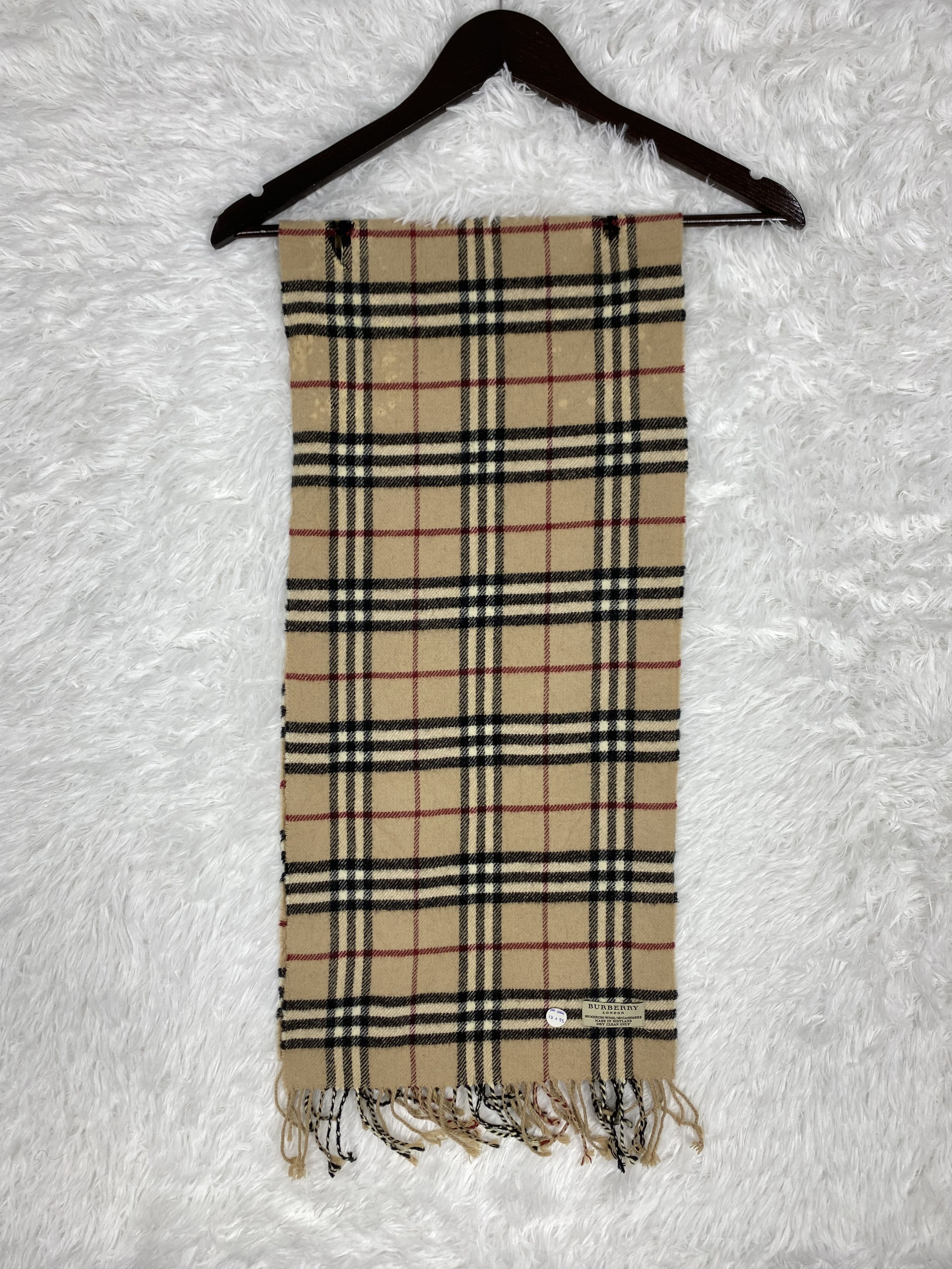 Burberry Vintage Burberry Scarf / Muffler Neckwear PM0066 Size ONE SIZE - 1 Thumbnail
