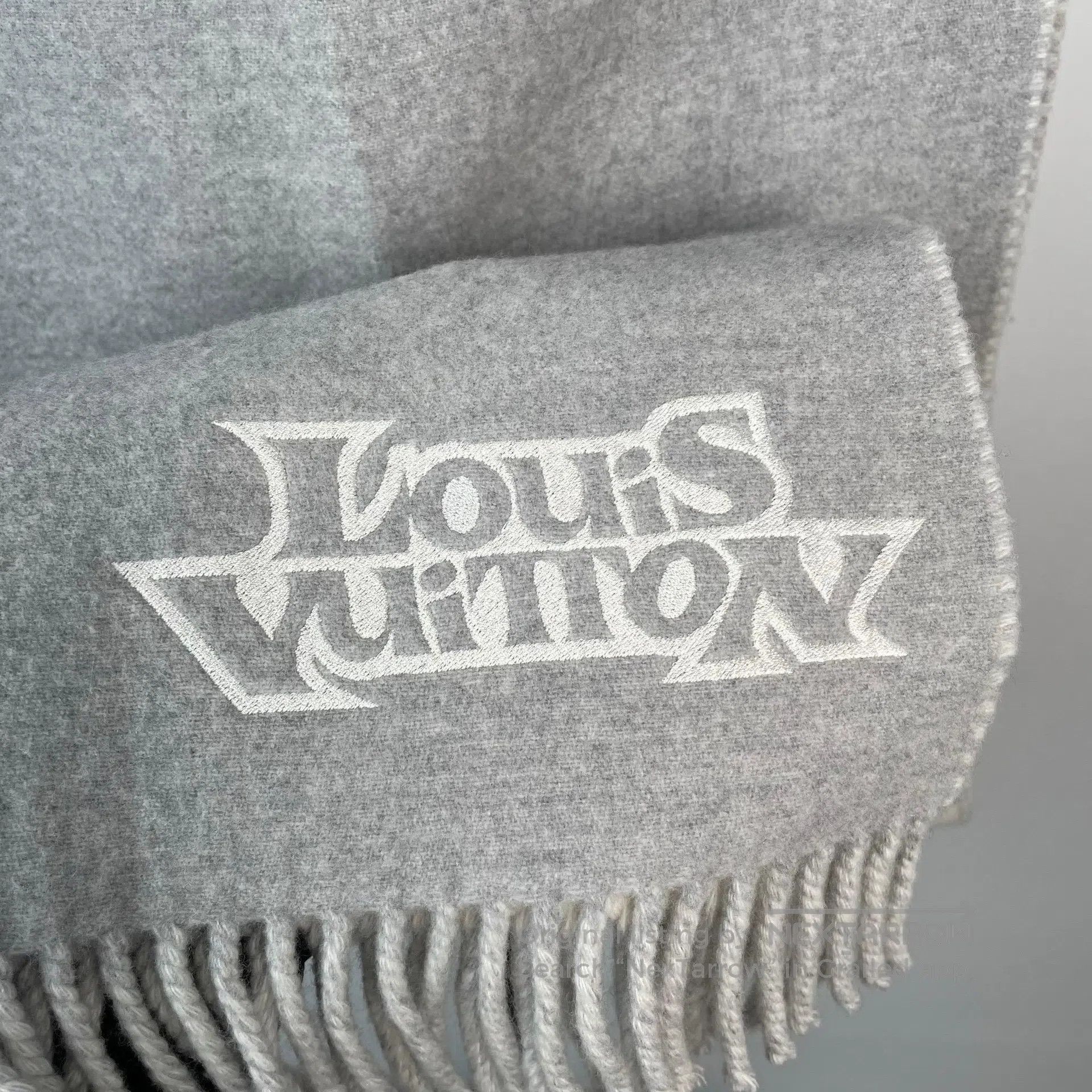 Louis Vuitton Louis Vuitton Houndstooth gray and white fringed large log Size ONE SIZE - 2 Thumbnail