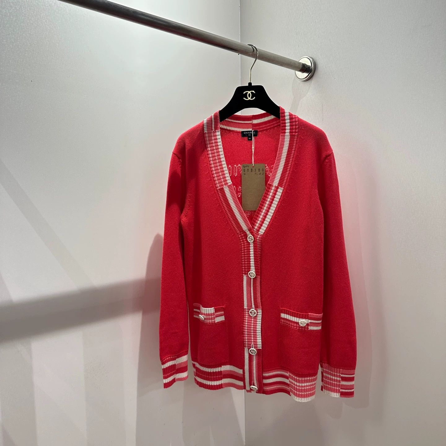 Chanel Chanel apr604 Cashmere Logo Knit Cardigan Size 34 Size XS / US 0-2 / IT 36-38 - 1 Thumbnail