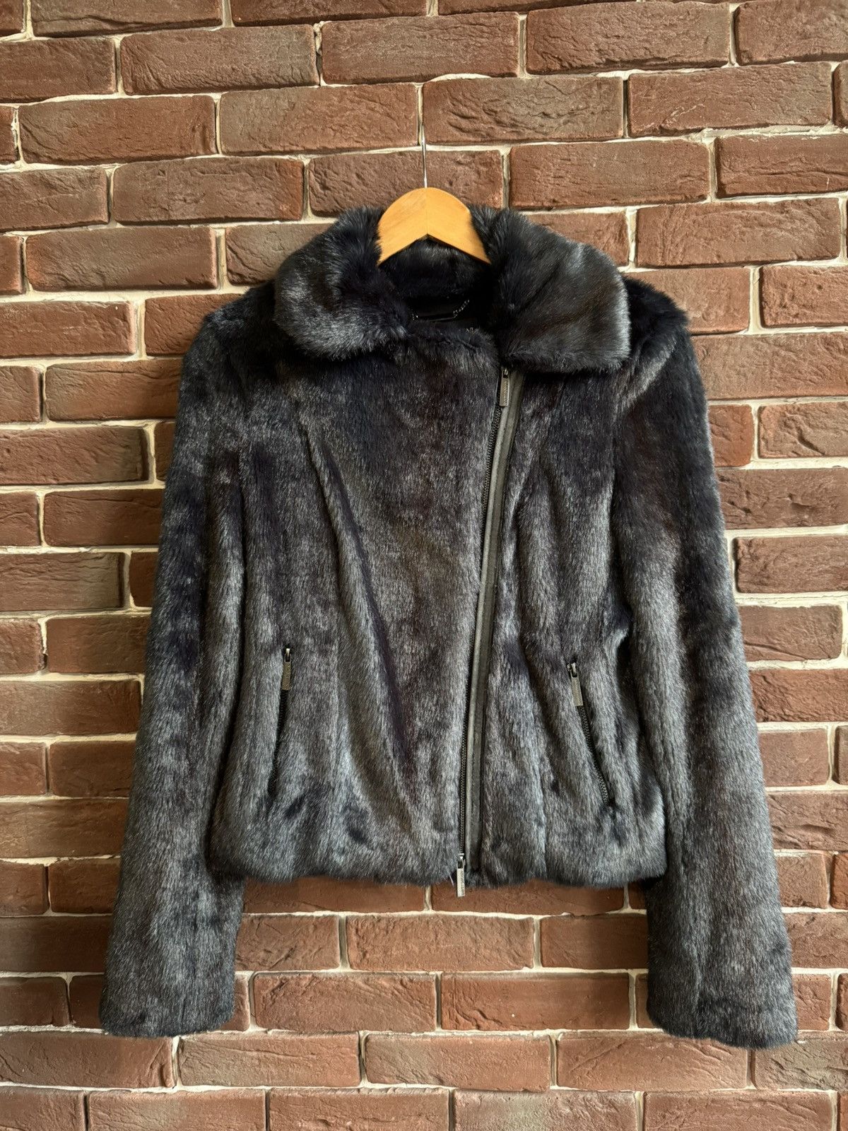 Armani Vintage Y2K Armani Jeans Faux Fur Black Zip Jacket Designer Size M / US 6-8 / IT 42-44 - 2 Thumbnail