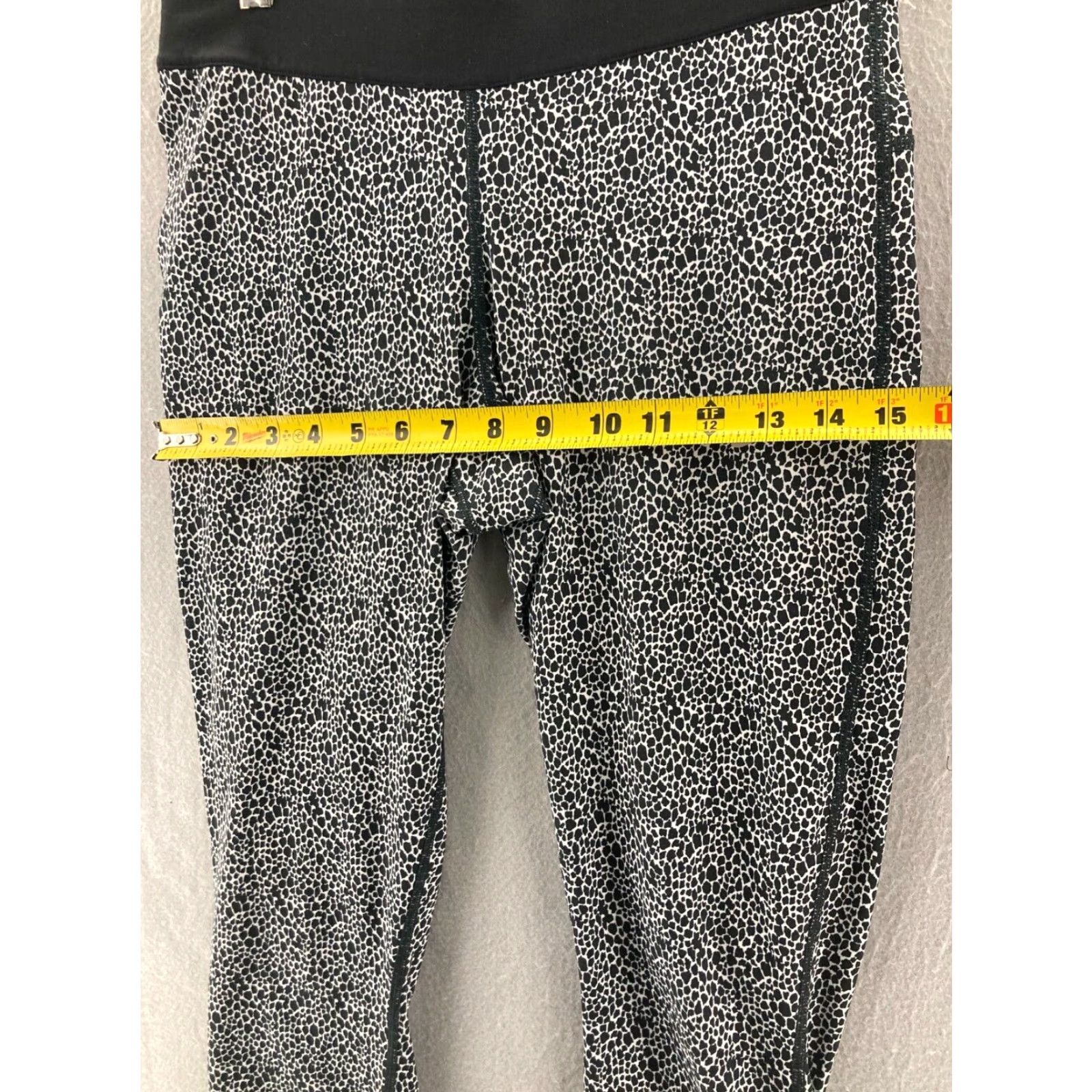 Nike Nike Dri-FIT Leggings Women M Black/White Animal Print Cheetah - Athletic Activewear Skinny Compression Women's Sportswear 90s Theme not specified Size 32" / US 10 / IT 46 - 3 Thumbnail
