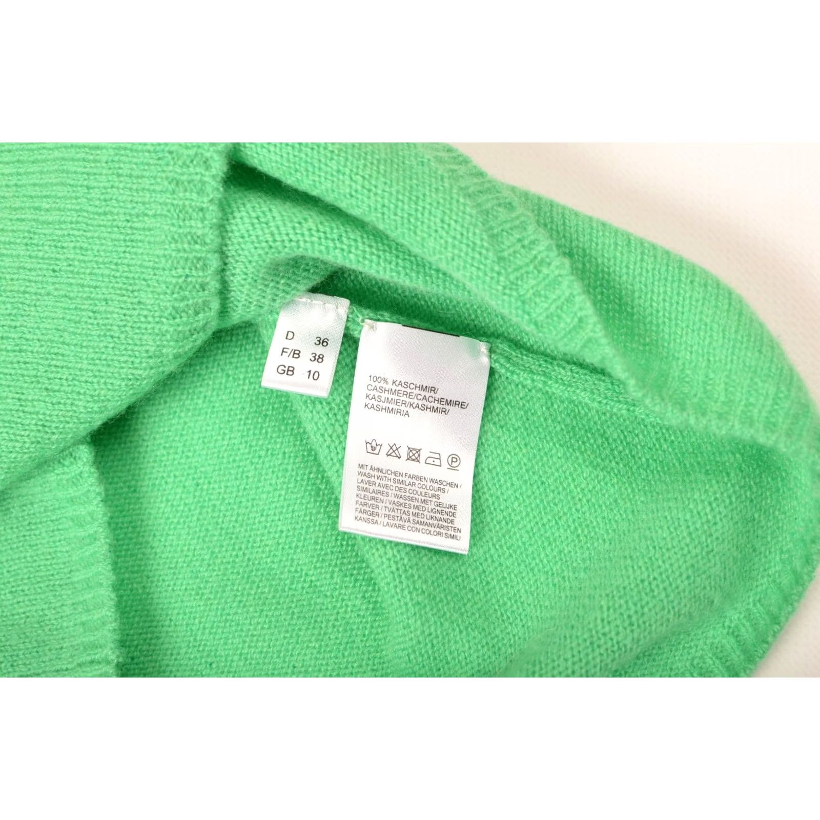 Sears Fluffy Ears Green Cashmere Vest Gilet Sweater 36 Size Women Sleeveless 100% Cashmere Size XS / US 0-2 / IT 36-38 - 3 Thumbnail