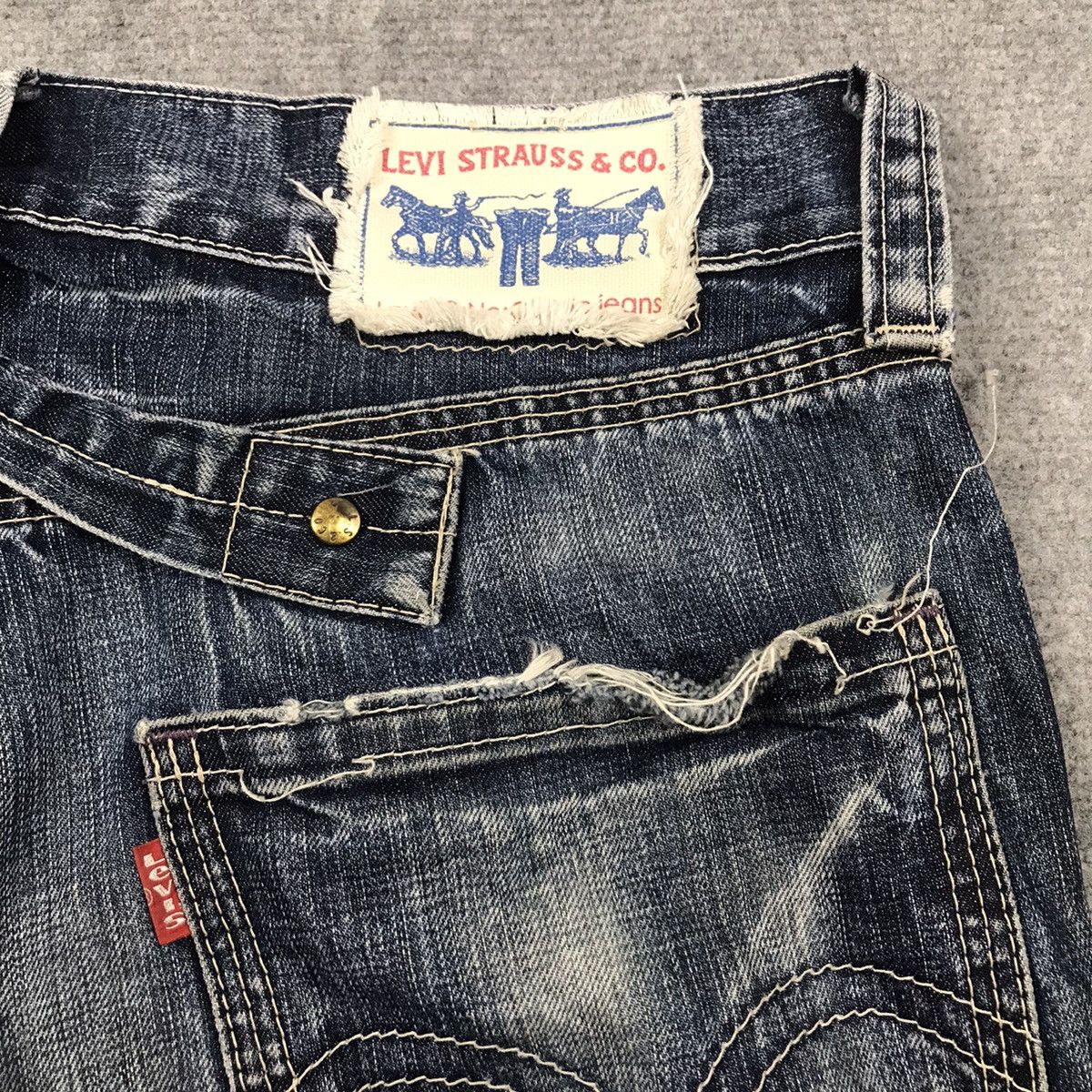 Levi's Vintage Clothing RIPPED DISTRESSED LEVIS BLUE DENIM BAGGY PANTS 142 Size US 34 / EU 50 - 14 Thumbnail